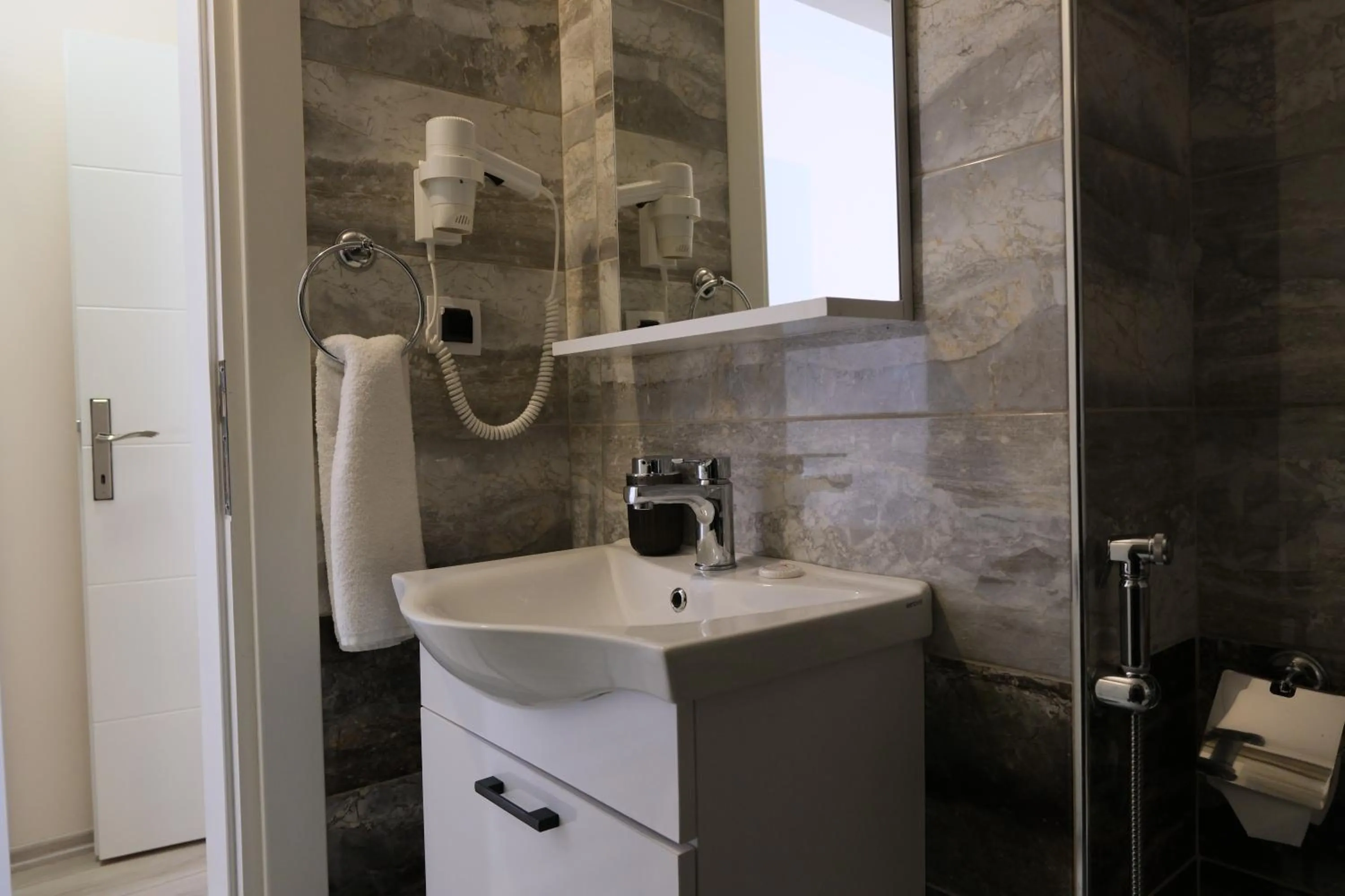 Shower in Şahin Tepesi Suite Otel