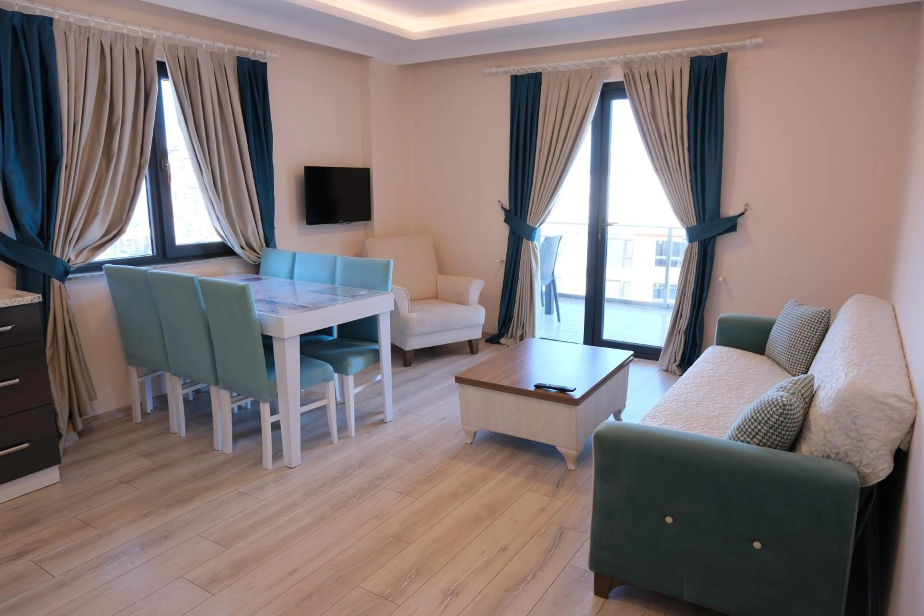 Communal lounge/ TV room in Şahin Tepesi Suite Otel