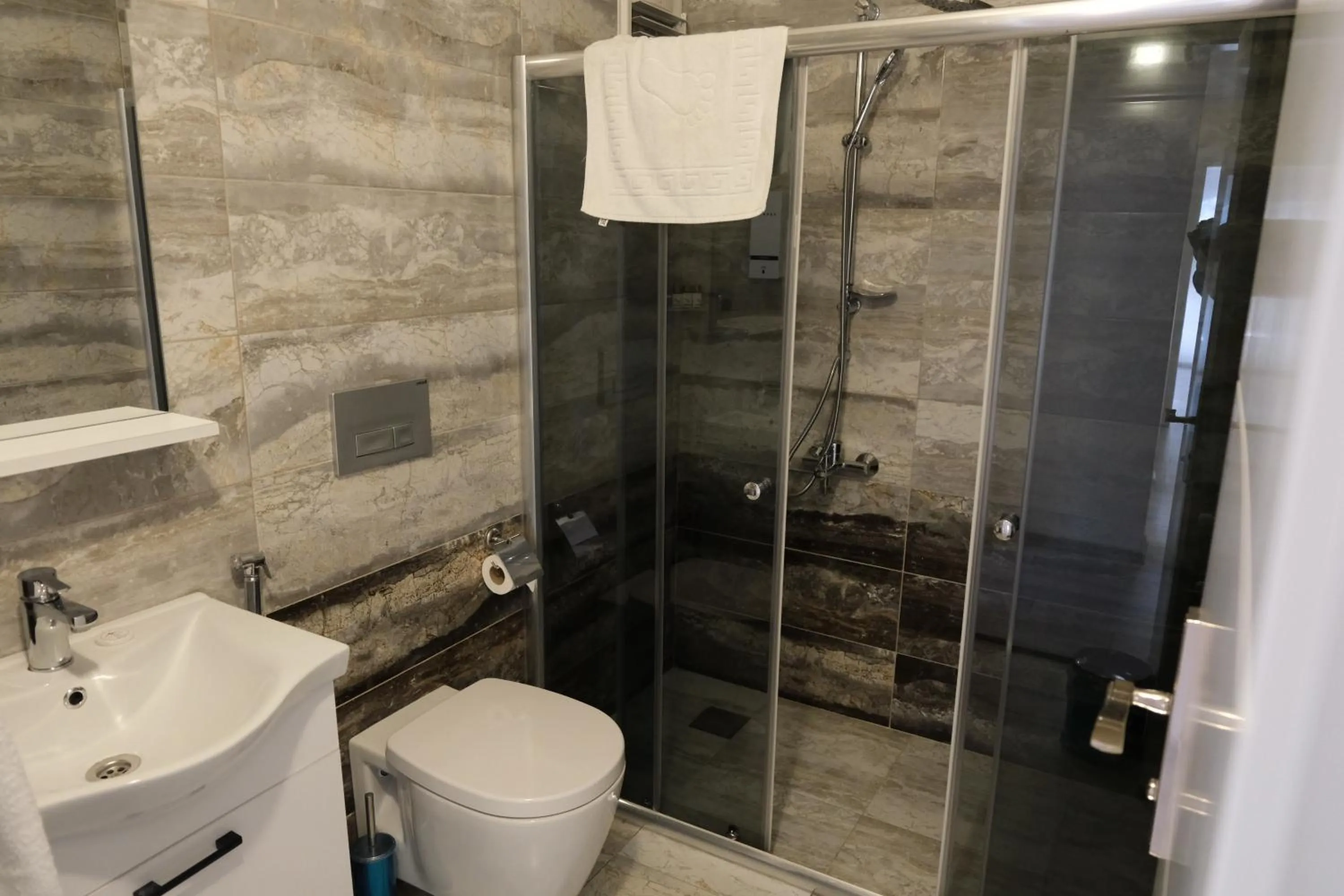 Shower in Şahin Tepesi Suite Otel
