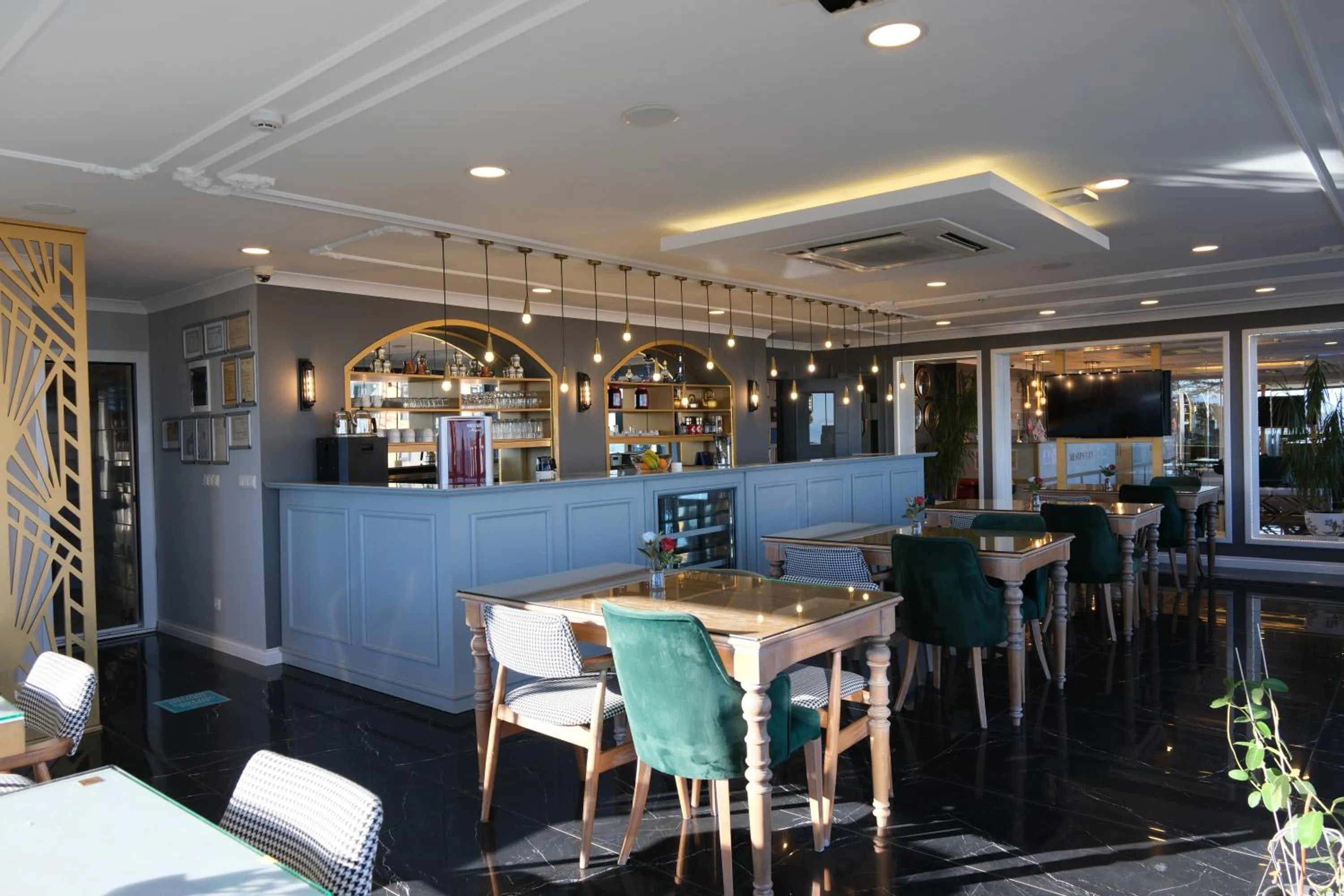 Restaurant/places to eat in Şahin Tepesi Suite Otel