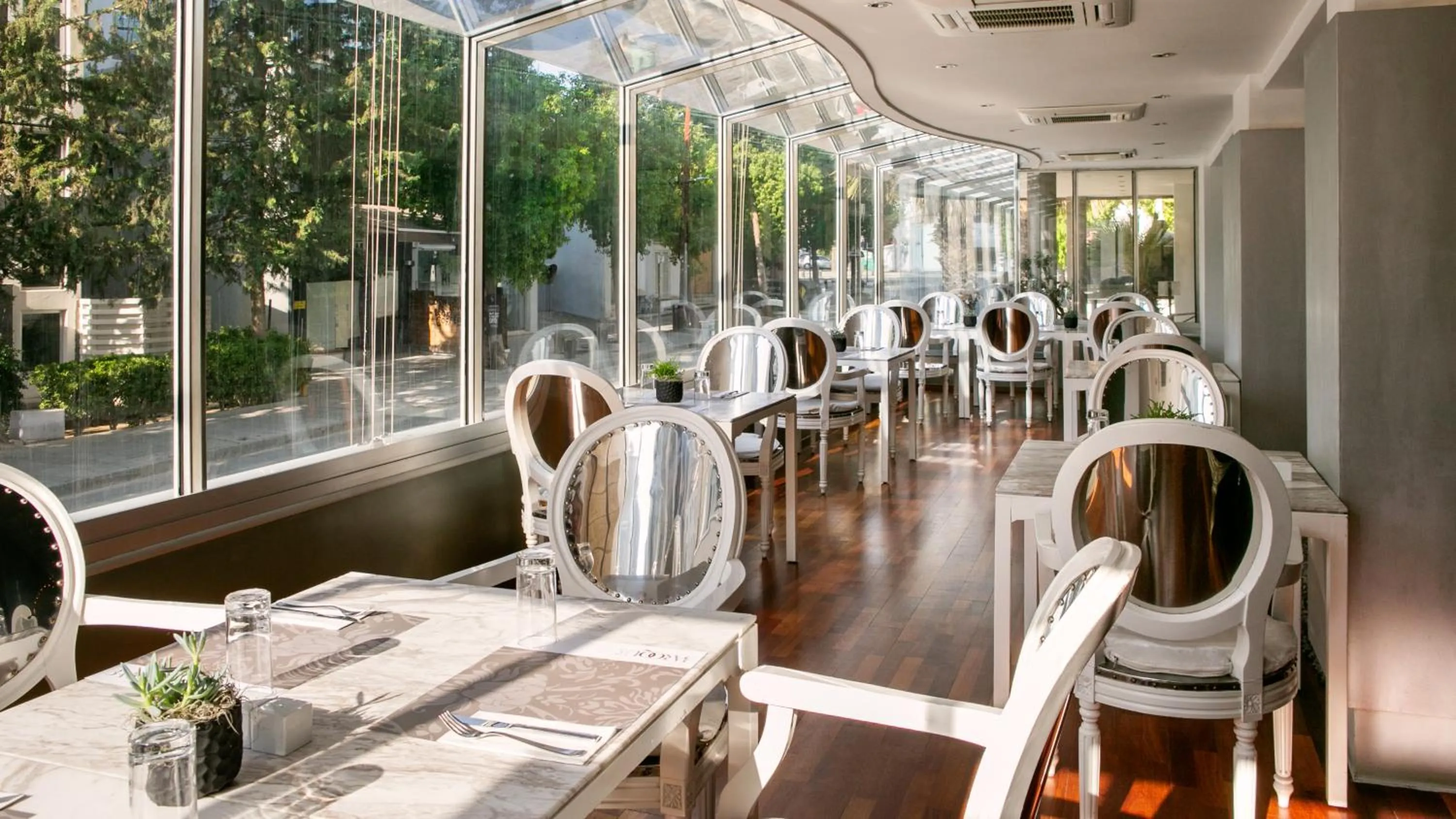 Restaurant/places to eat in Cleopatra Hotel