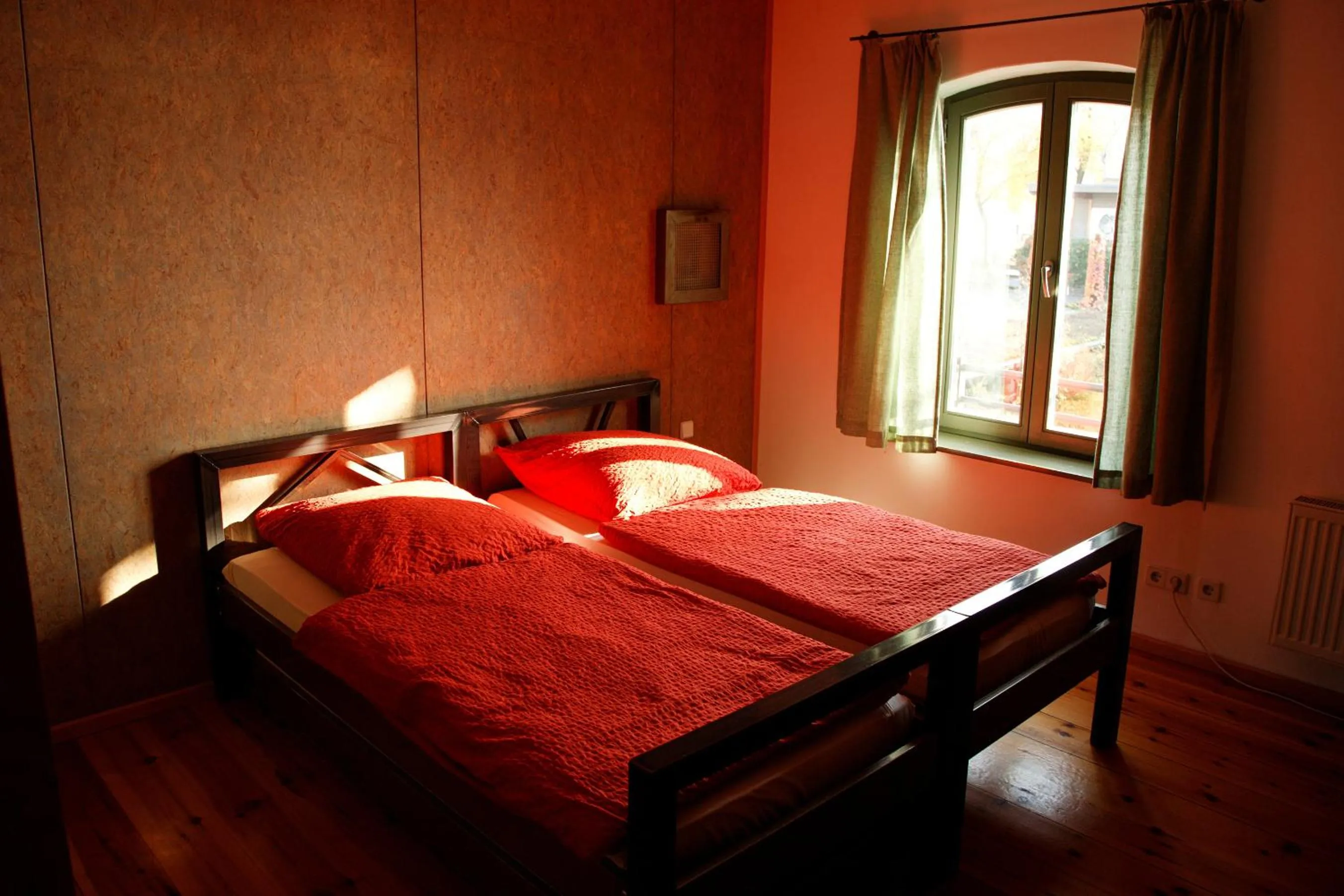 Bed in Seminar- und Gästehaus Flussbad Gartenstrasse