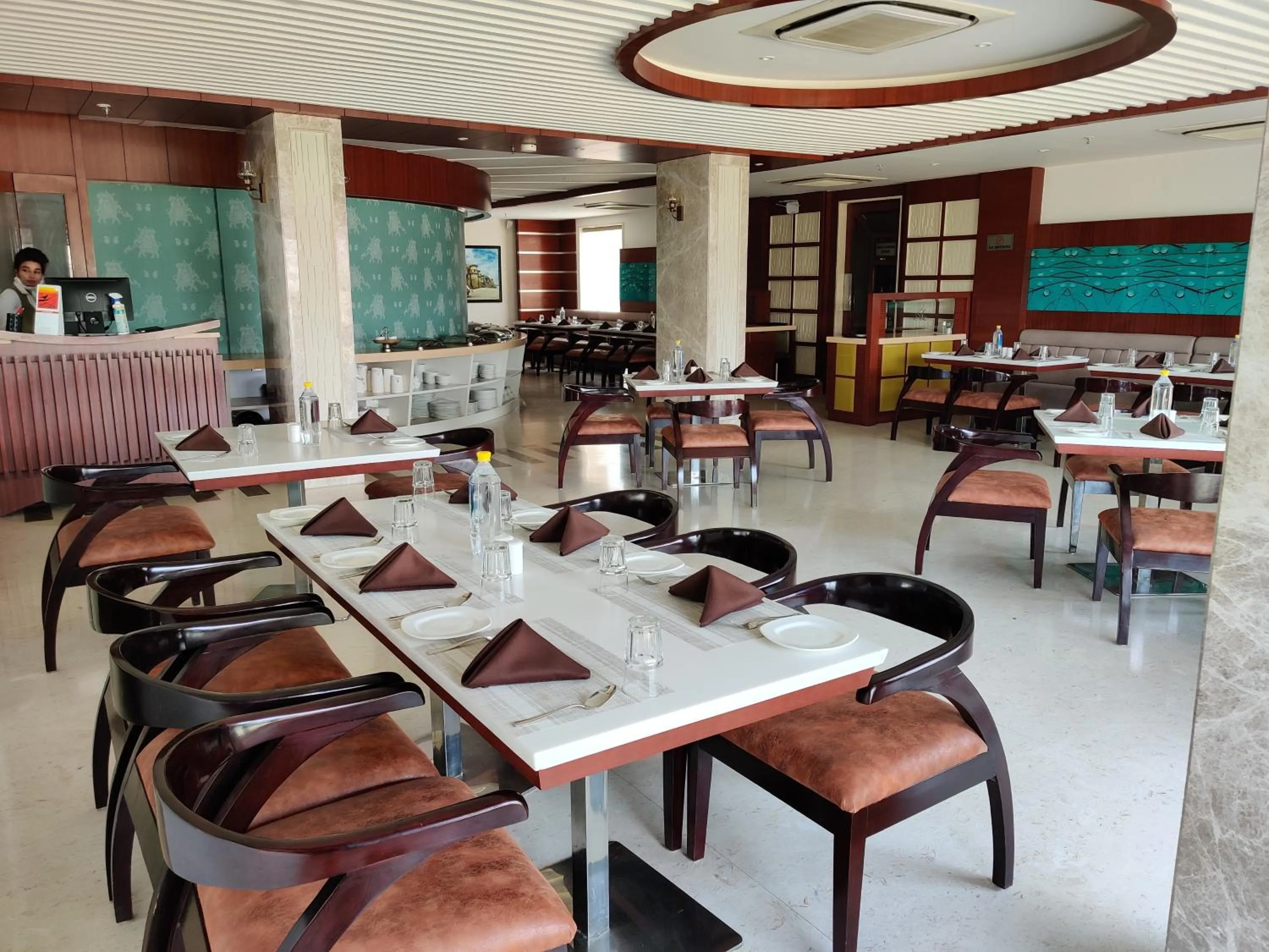 Restaurant/places to eat in Comfort Inn Benares