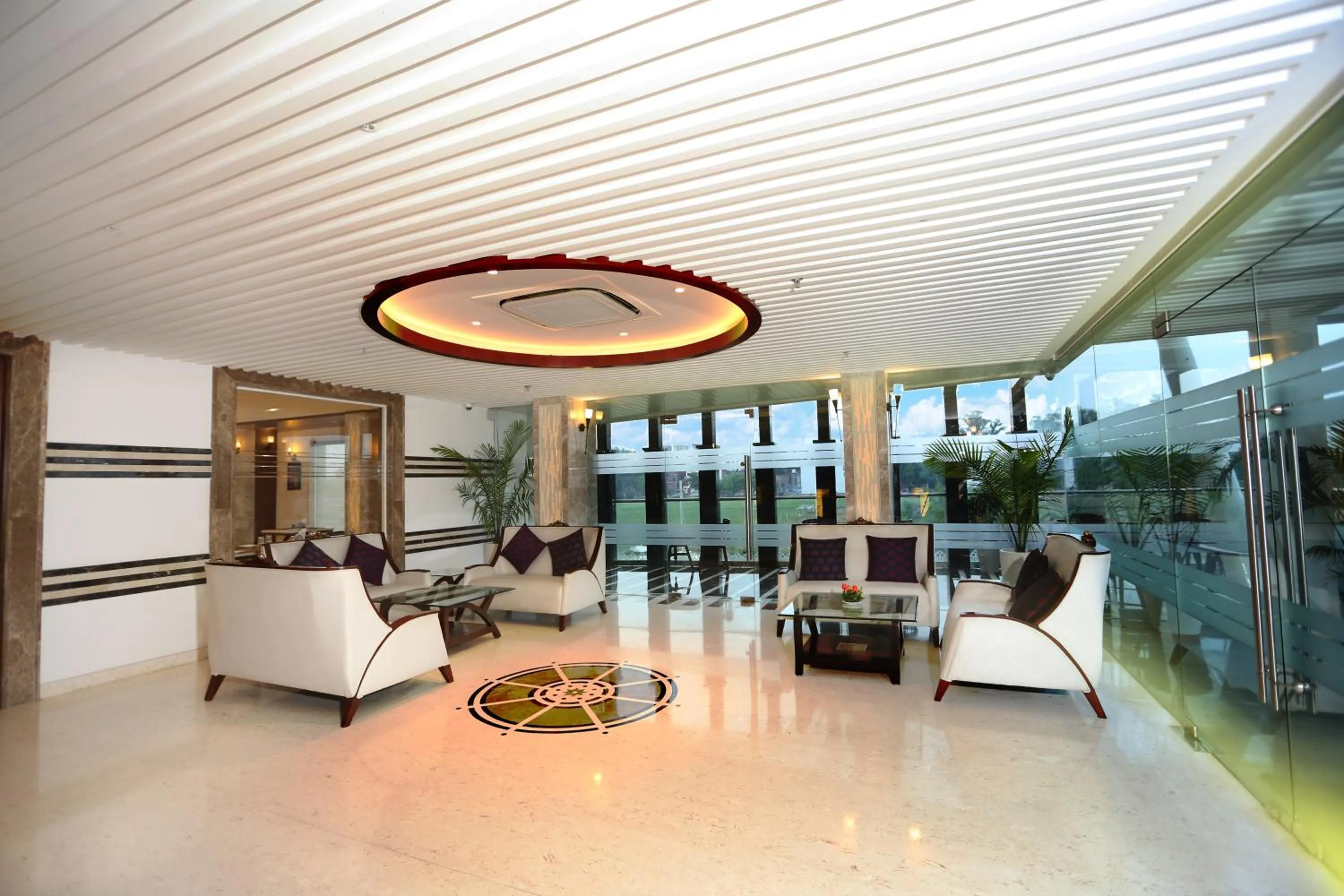 Lobby or reception in Comfort Inn Benares