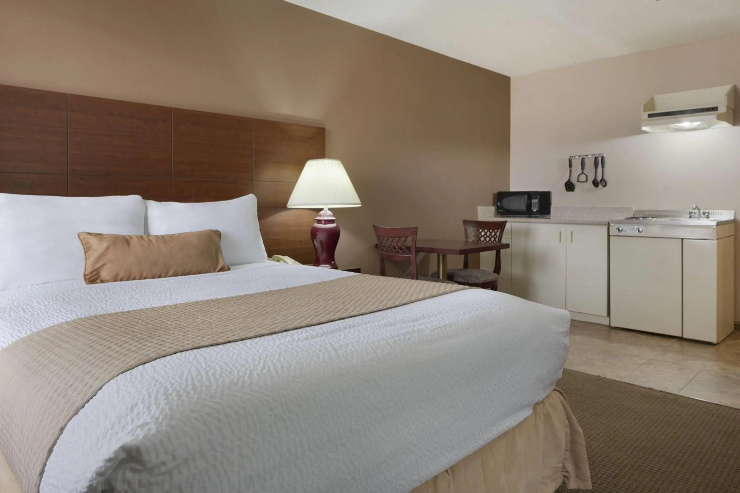 Photo of the whole room, Bed in Days Inn by Wyndham Dalhousie