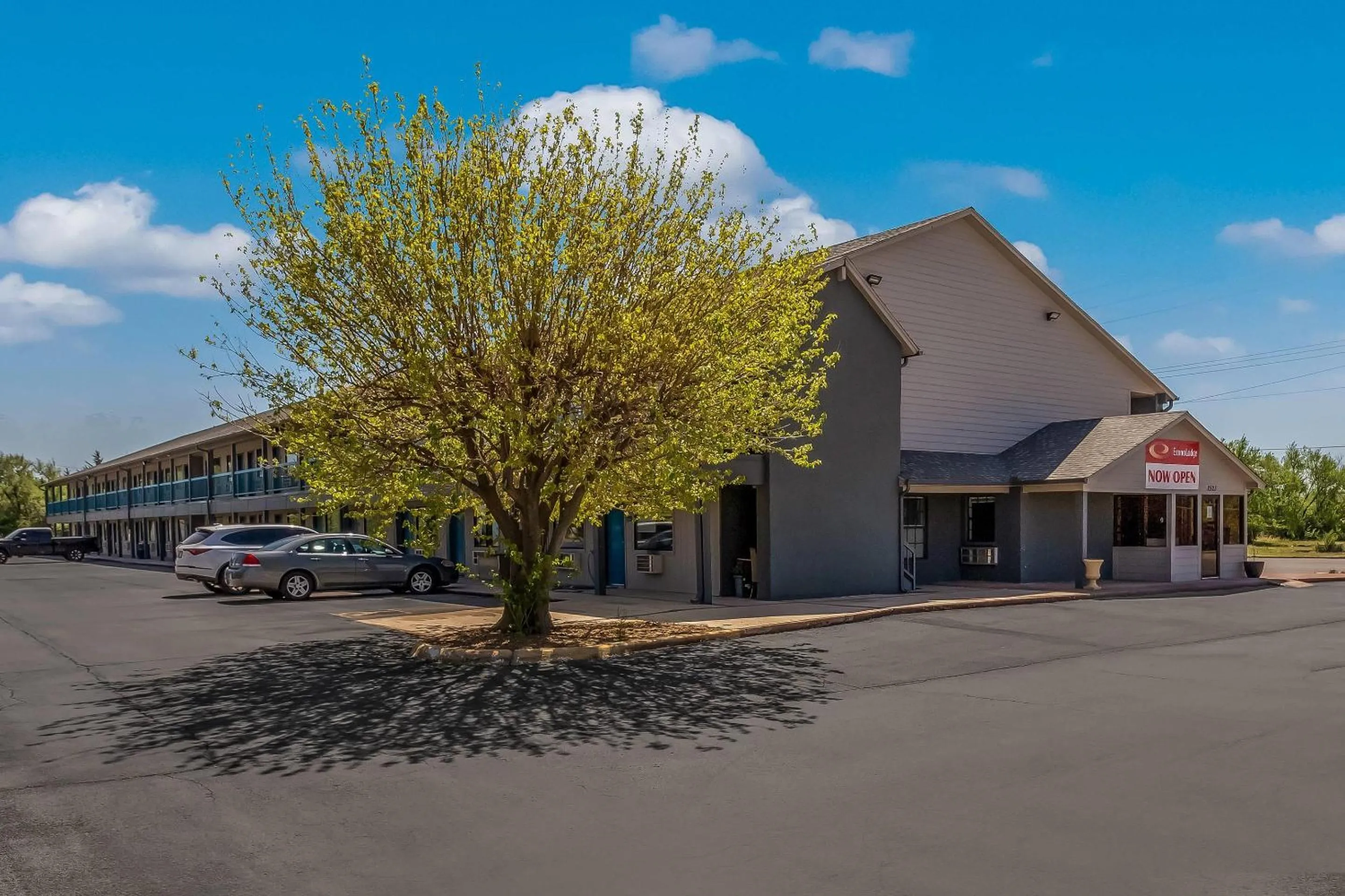 Property building in Econo Lodge Inn & Suites