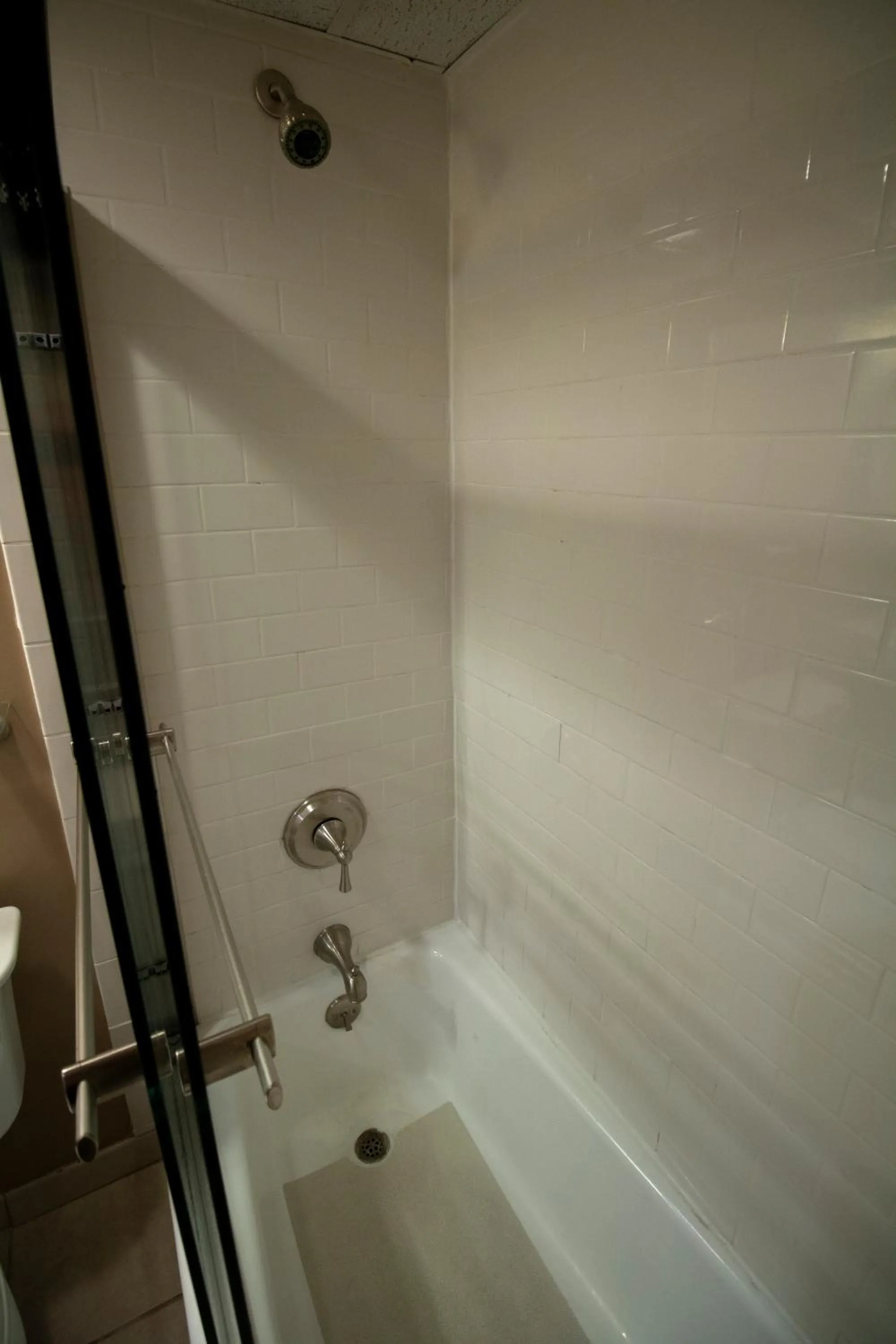 Shower in Inn on the Hudson