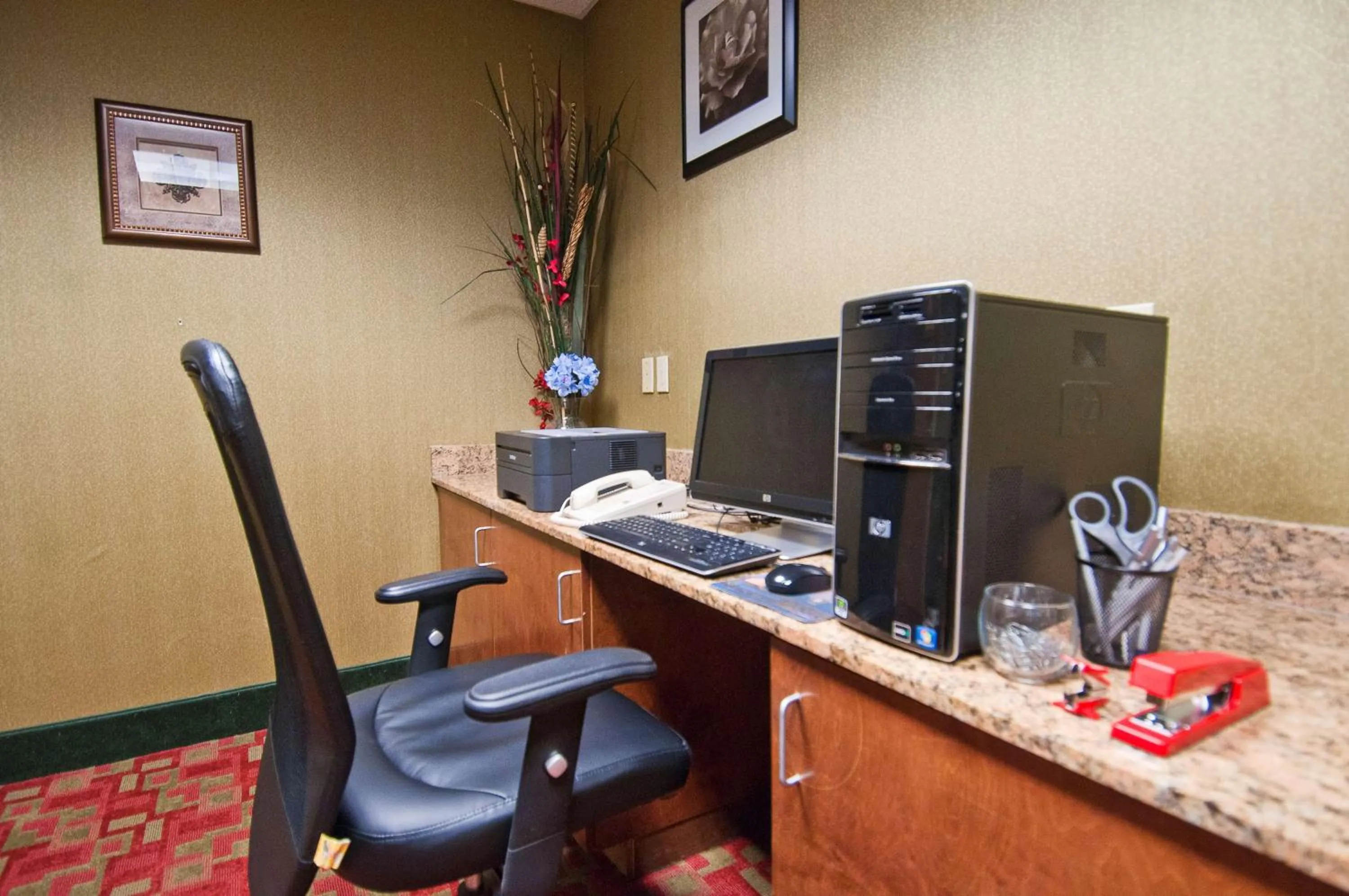 Business facilities in Hampton Inn Canton