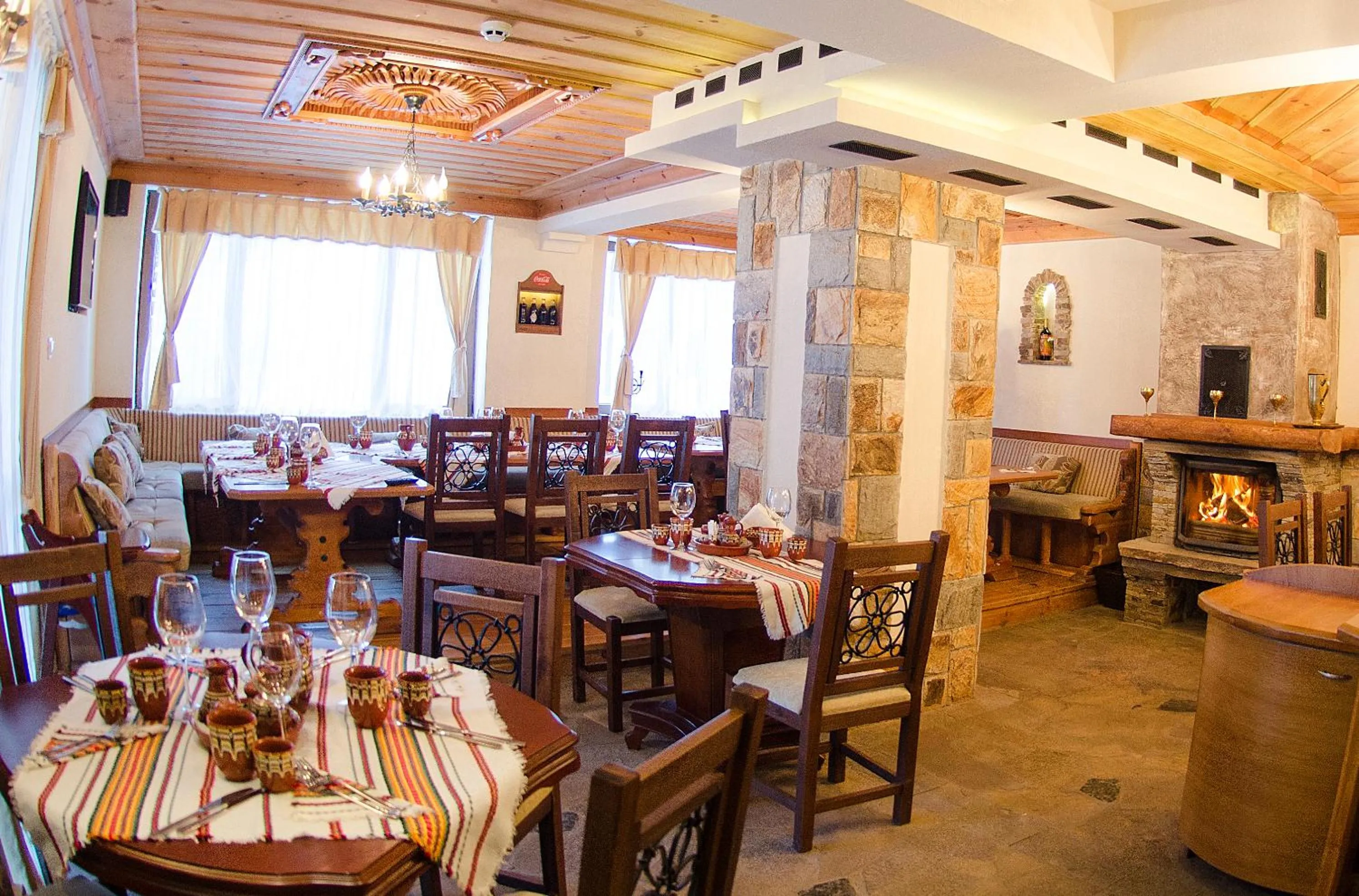 Restaurant/places to eat in Complex Kamelia
