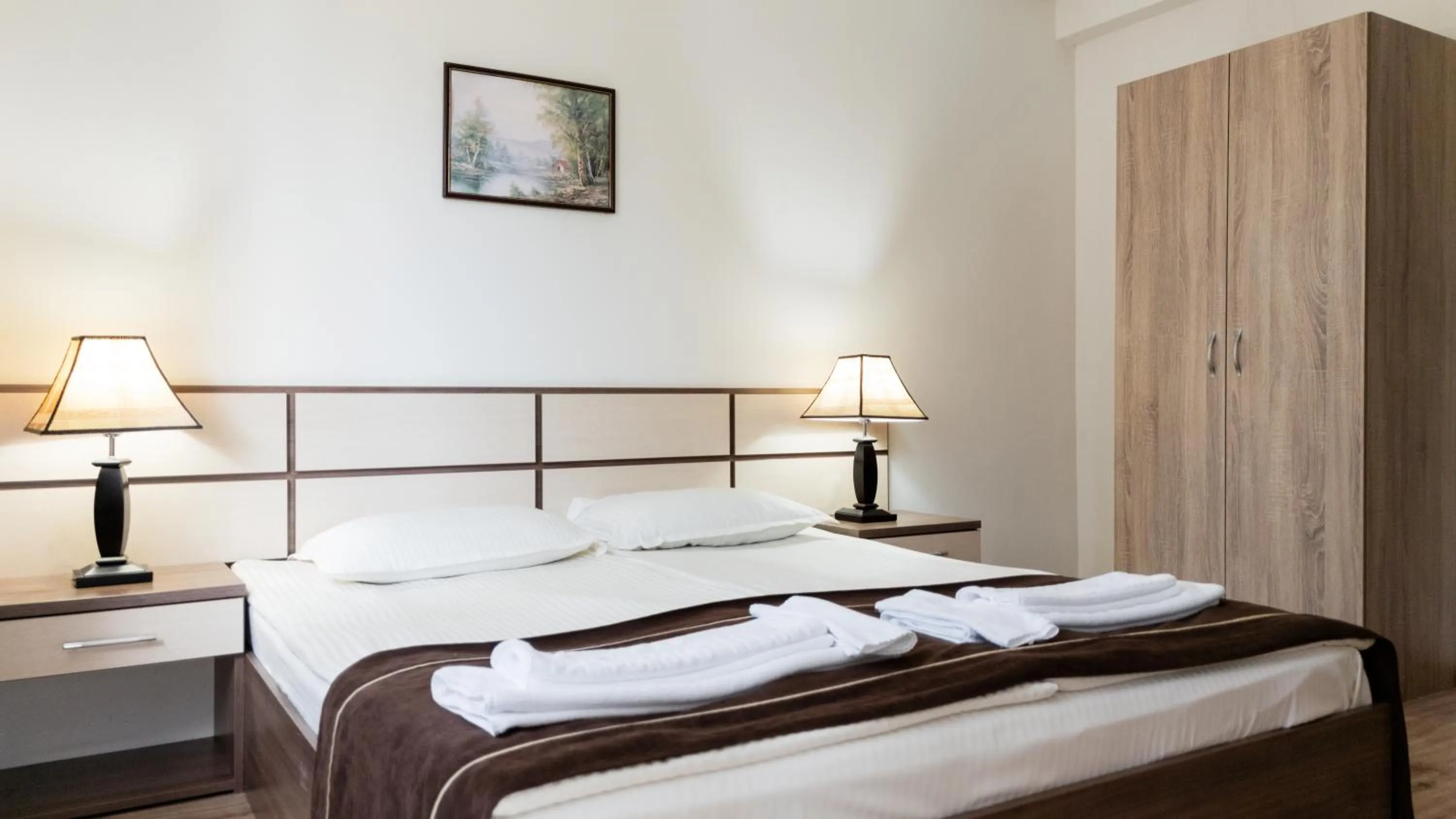 Bed in Complex Kamelia