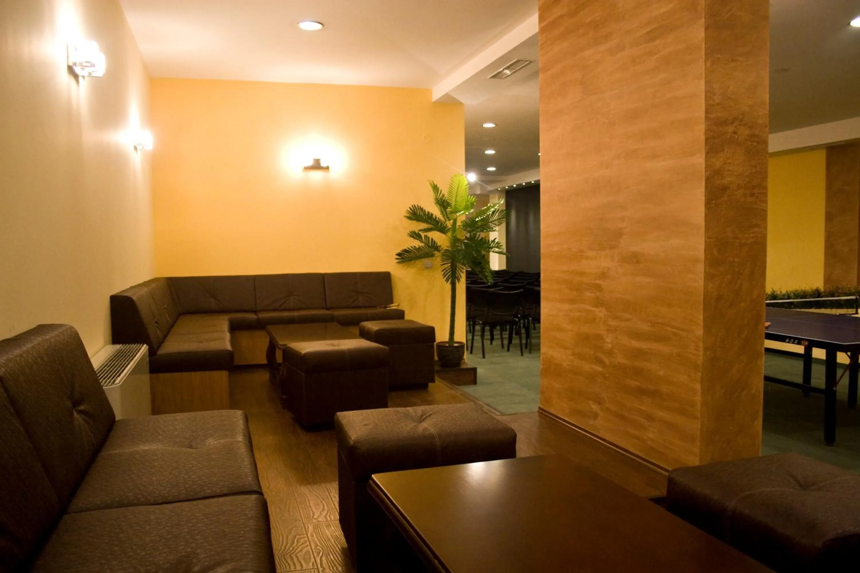 Business facilities in Complex Kamelia