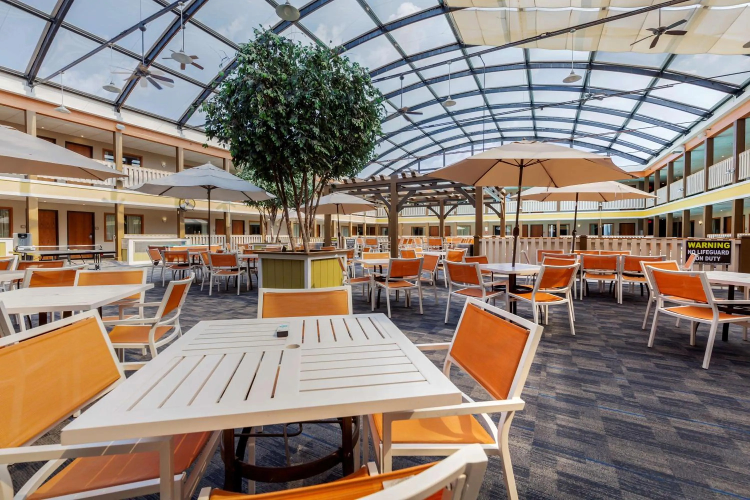 Property building in Best Western Plus Dubuque Hotel and Conference Center