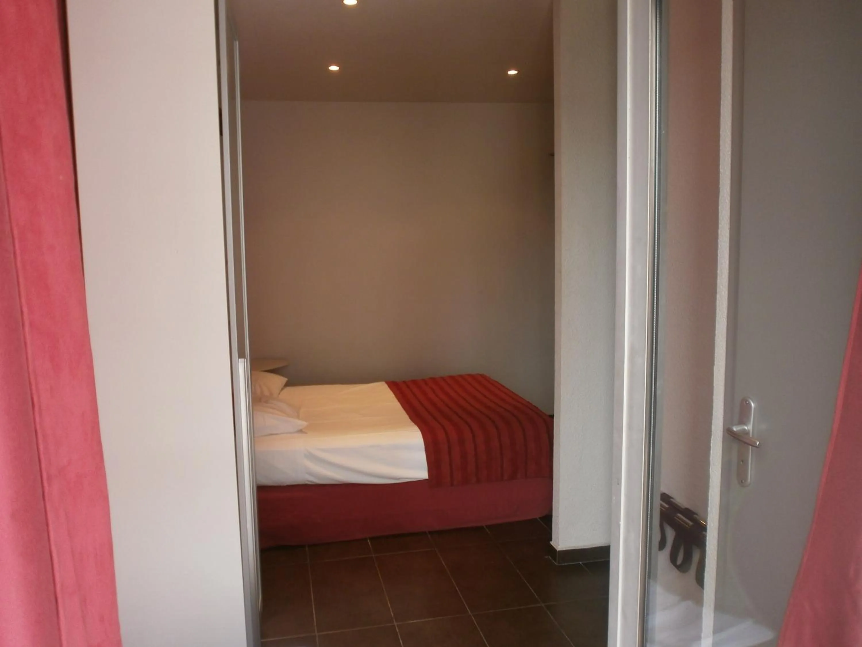 Decorative detail, Bed in Hotel Restaurant La Frégate