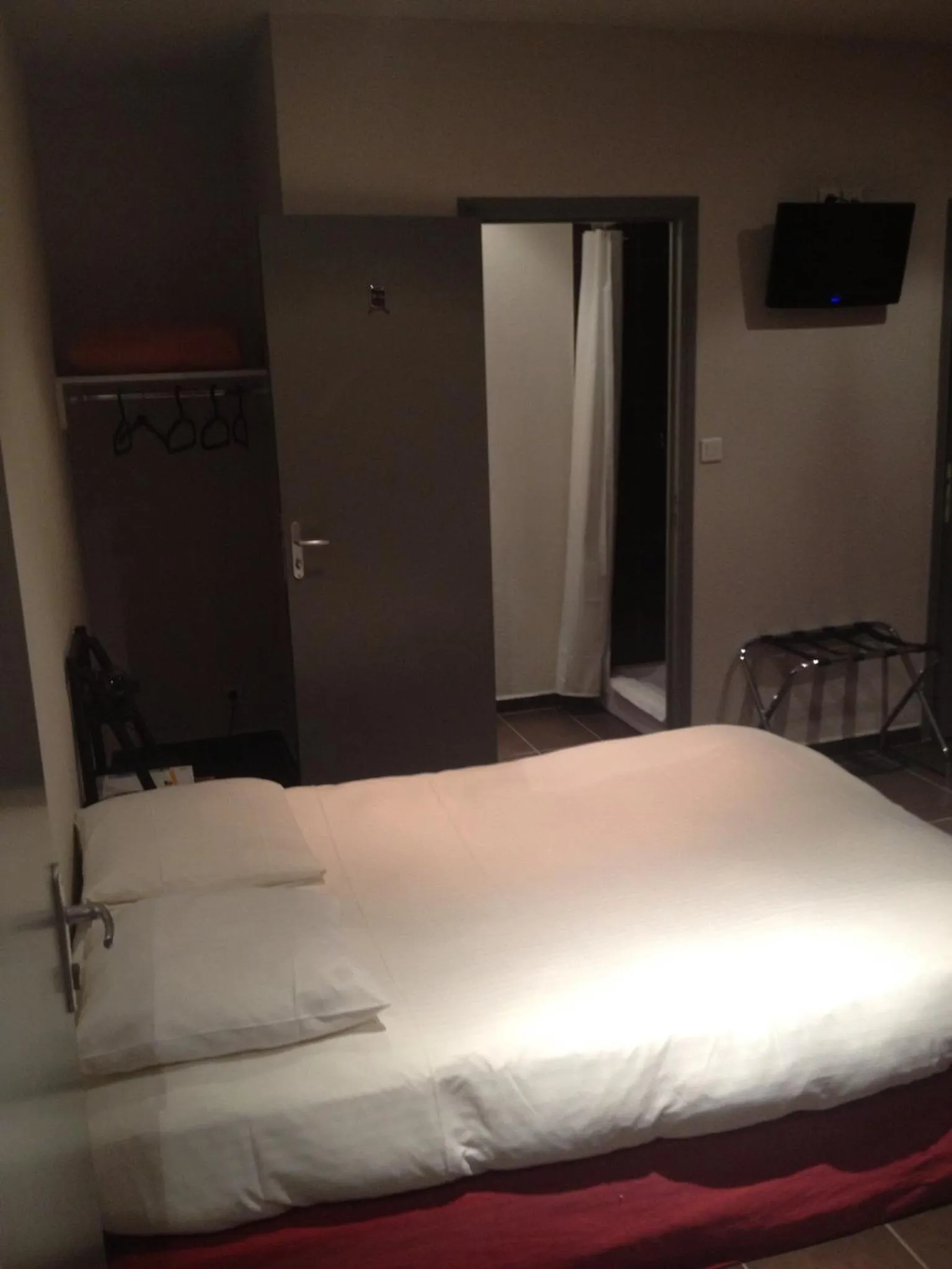 Photo of the whole room, Bed in Hotel Restaurant La Frégate