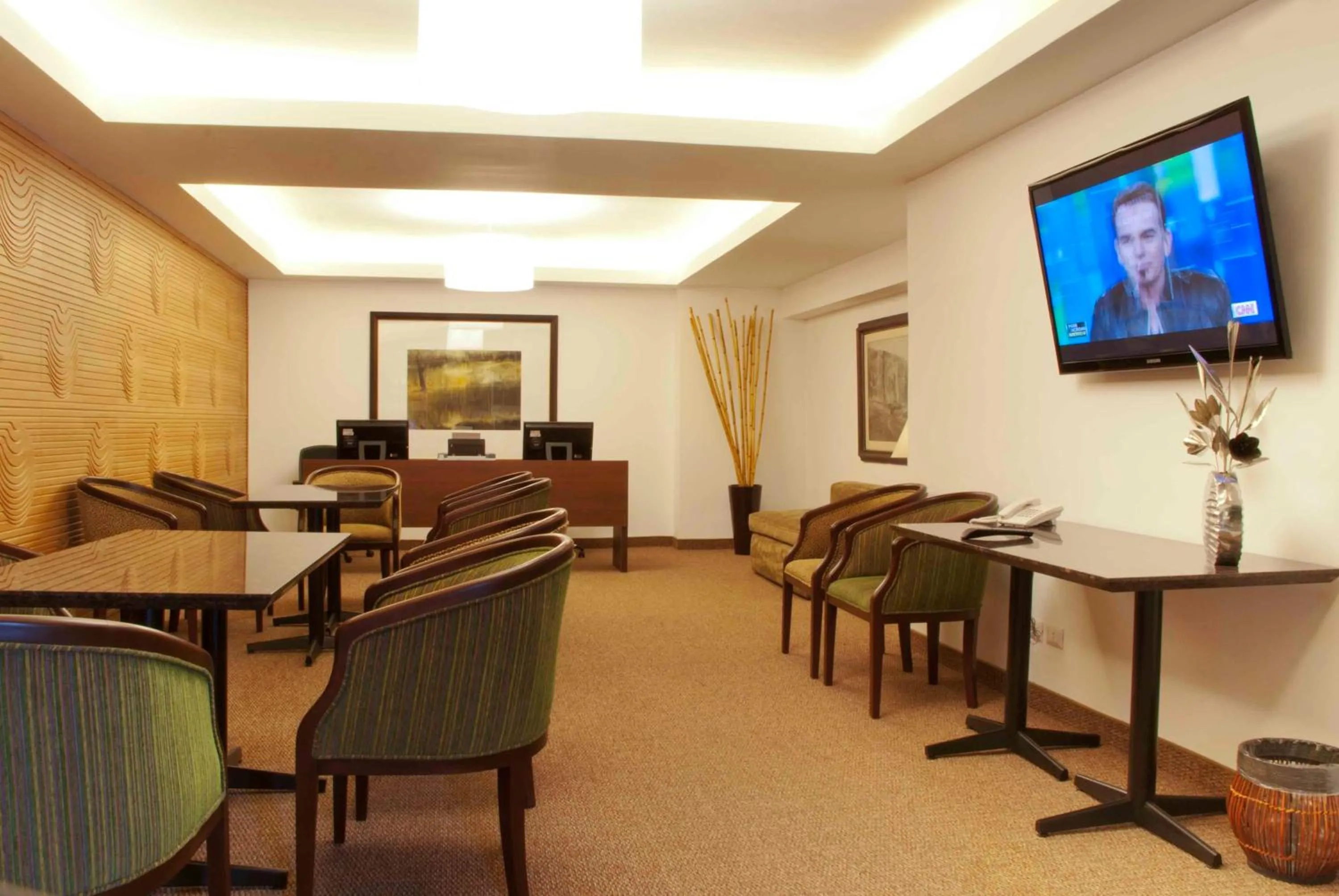 Business facilities in Tierra Viva Arequipa Plaza
