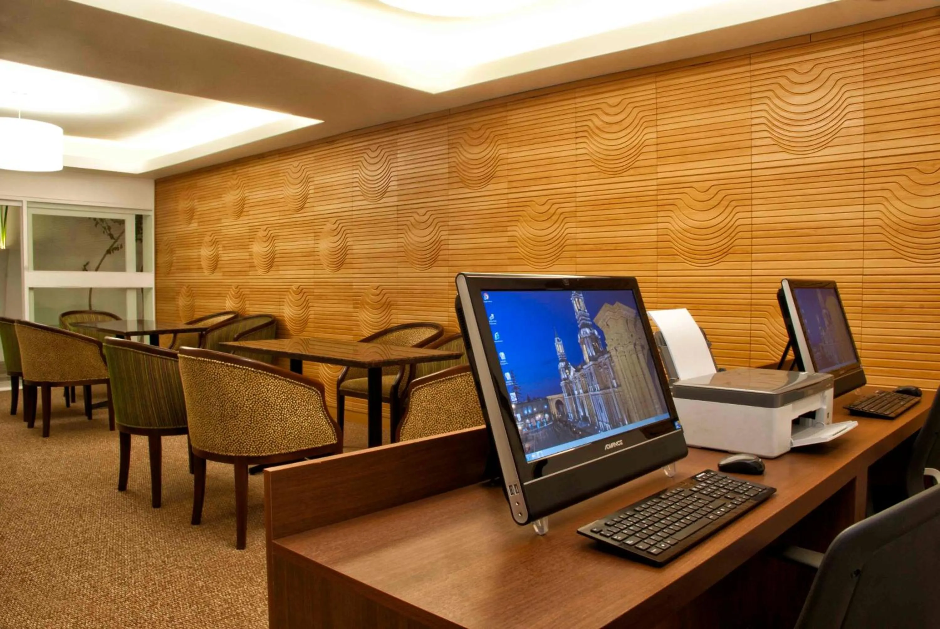 Business facilities in Tierra Viva Arequipa Plaza