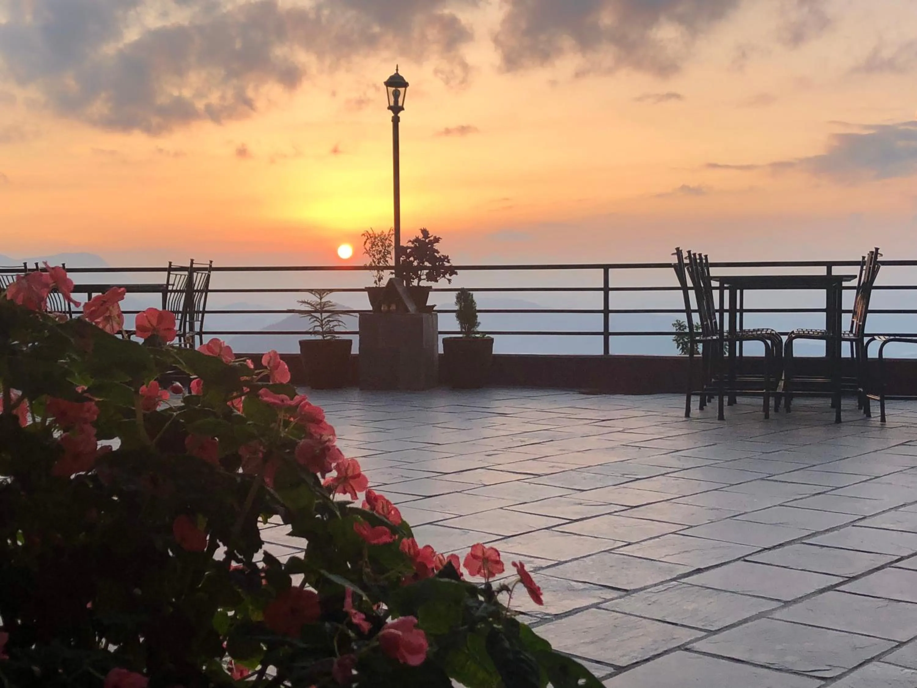 Sunrise in Hotel Pristine Himalaya