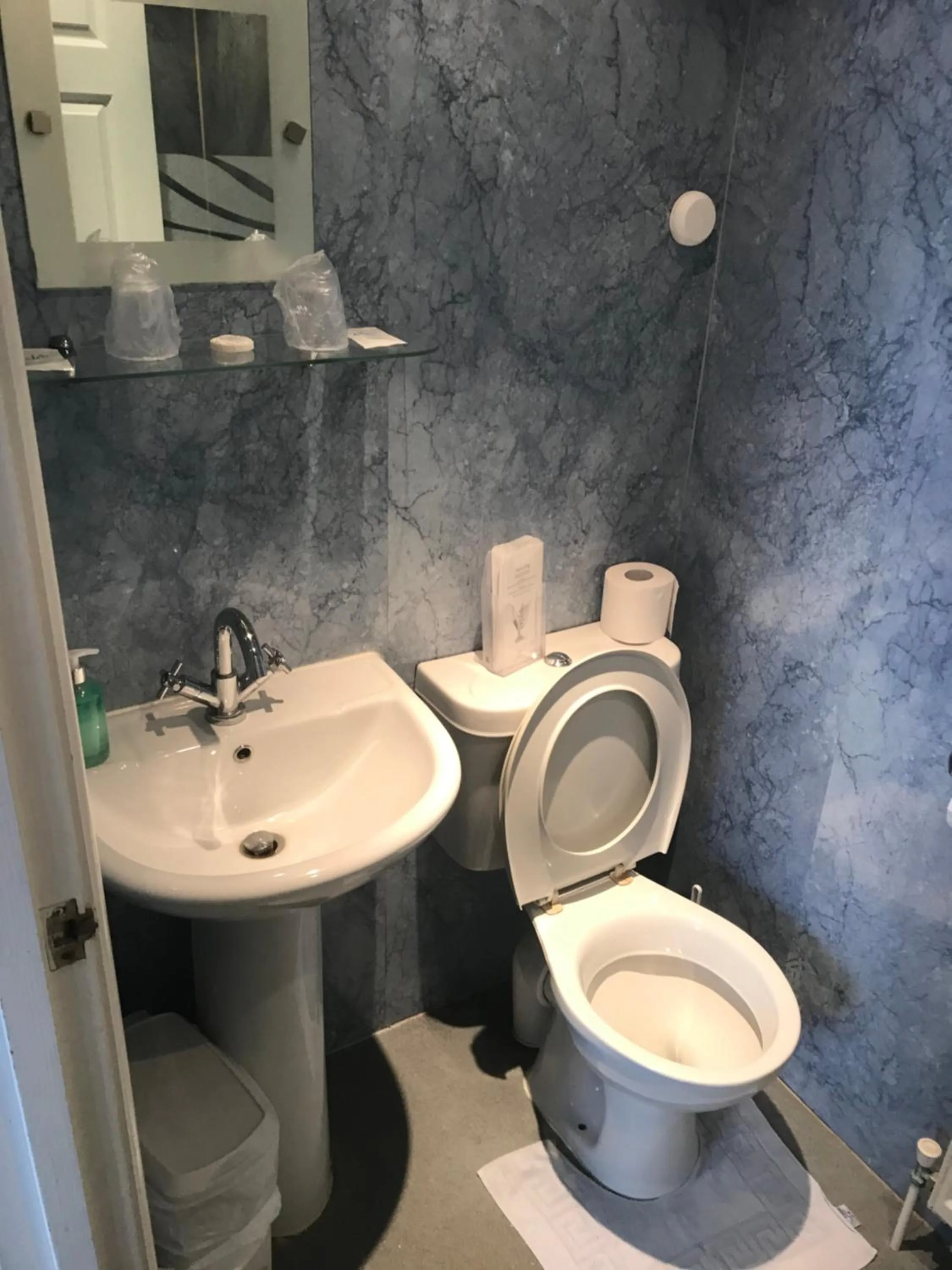 Shower in Argyle Lodge Self Catering Guest House