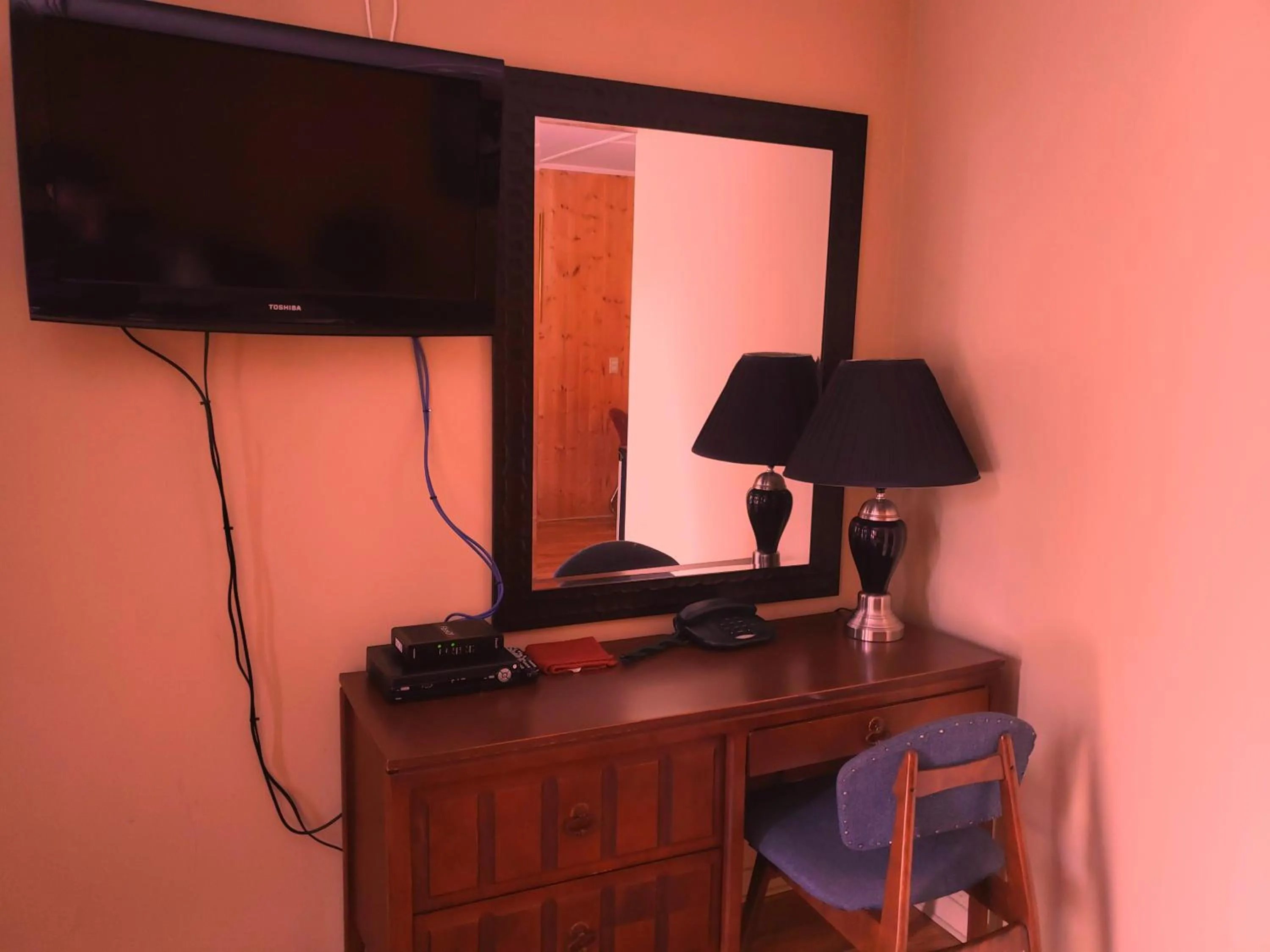 TV and multimedia in Wildwood Motel
