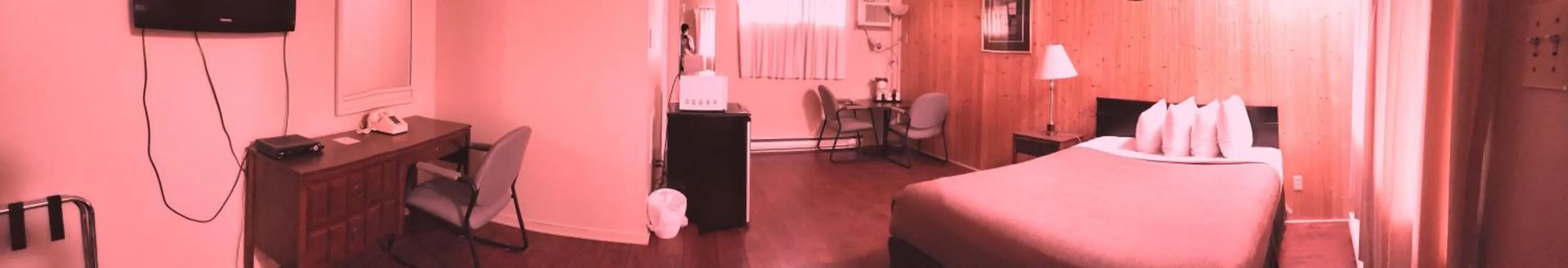 Bed in Wildwood Motel