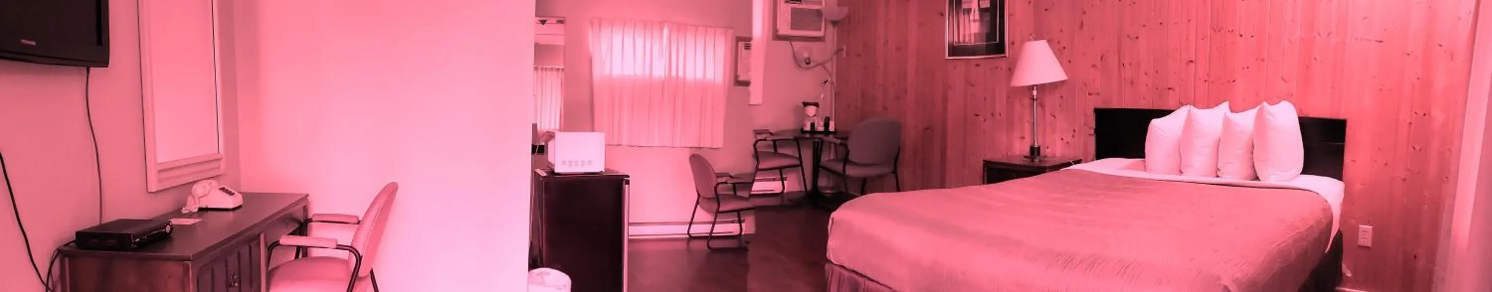 Bed in Wildwood Motel