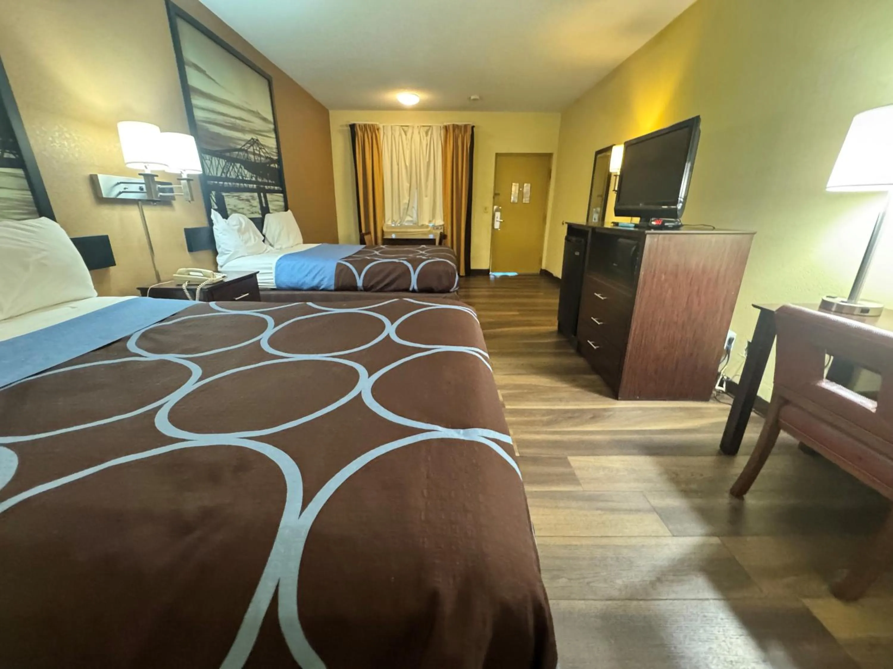 Photo of the whole room, Bed in Super 8 by Wyndham Laurel