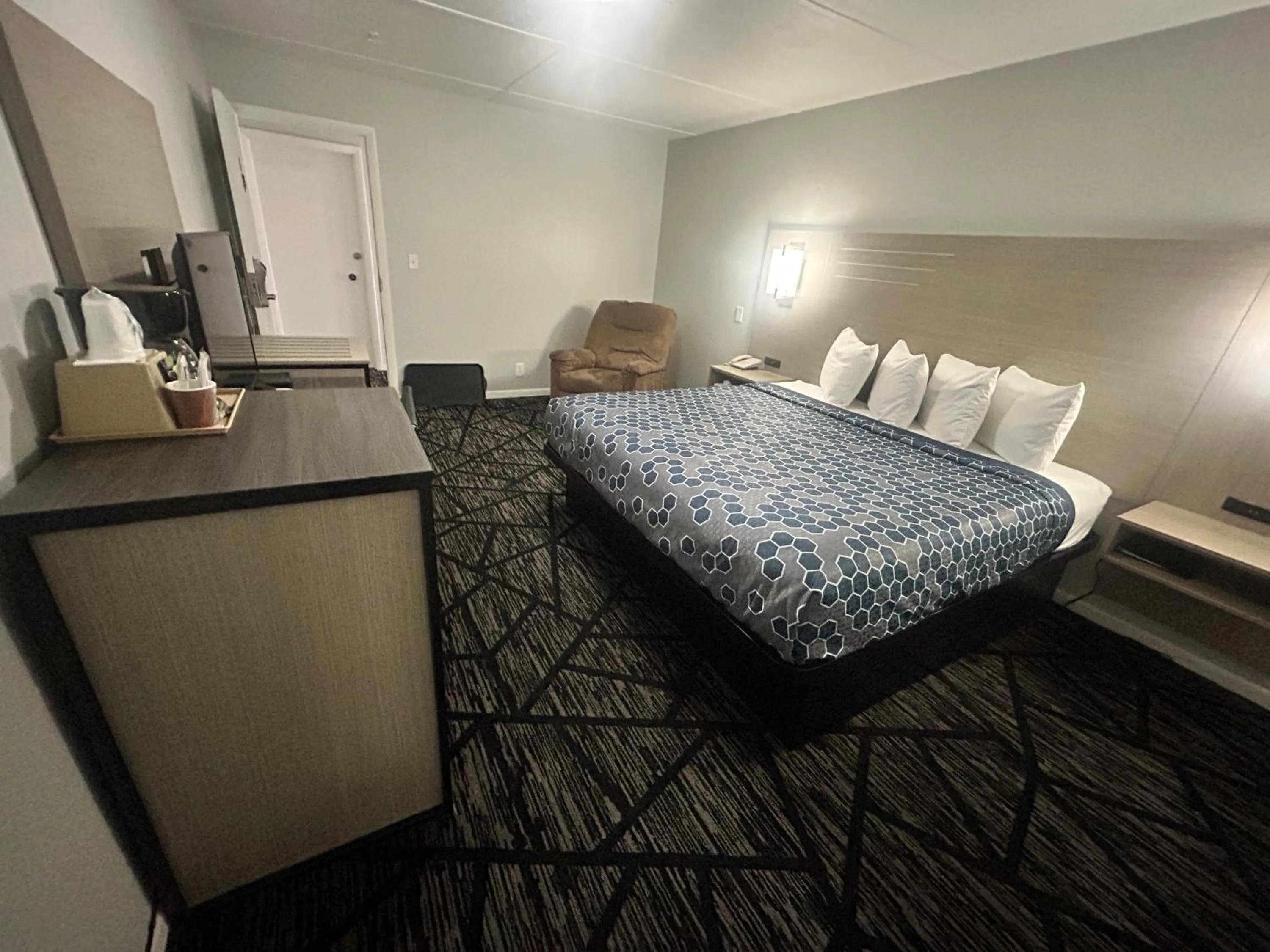 Bedroom, Bed in Budget Inn Oskaloosa US 63 Near Pella