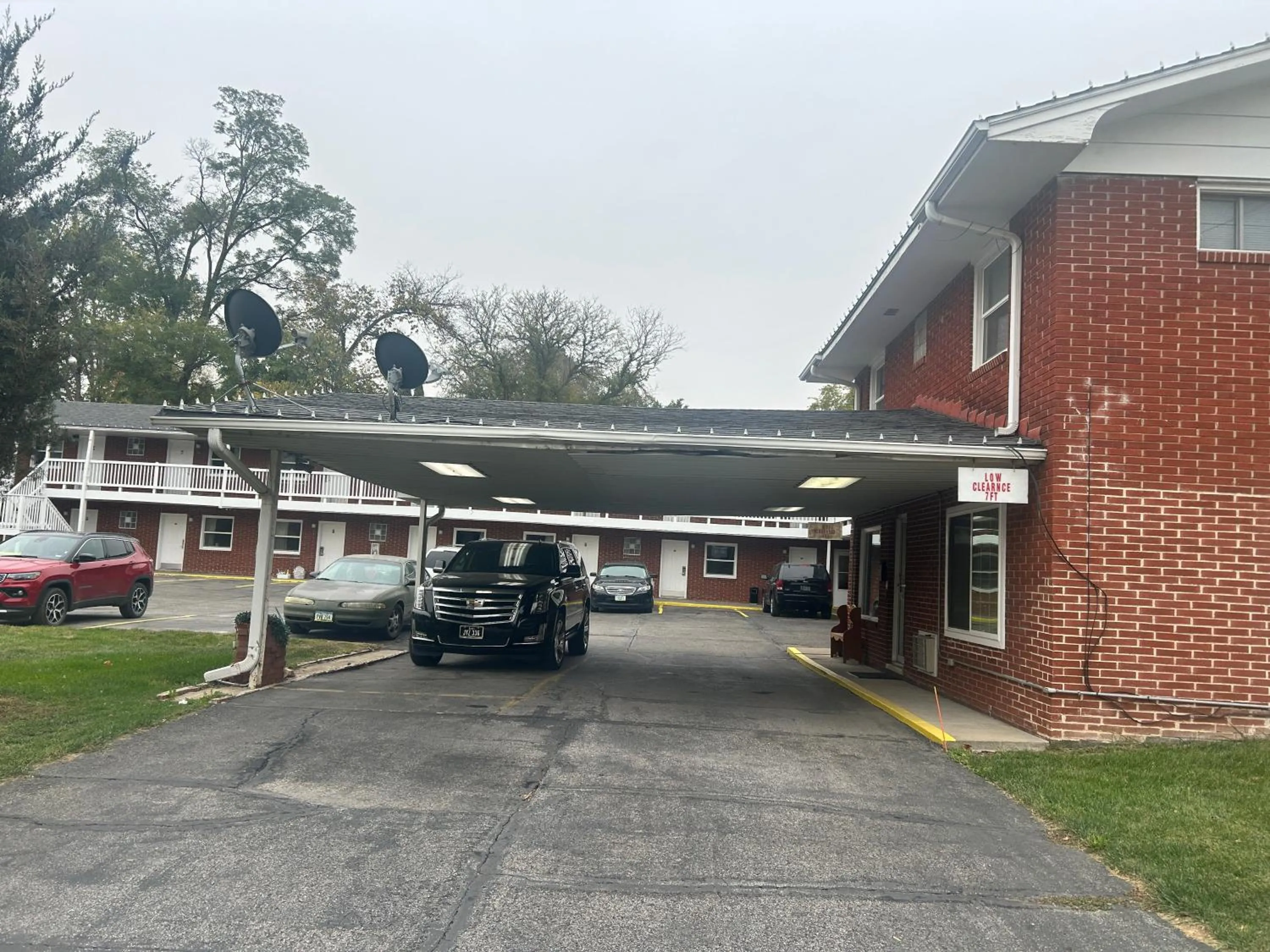 Parking in Budget Inn Oskaloosa US 63 Near Pella