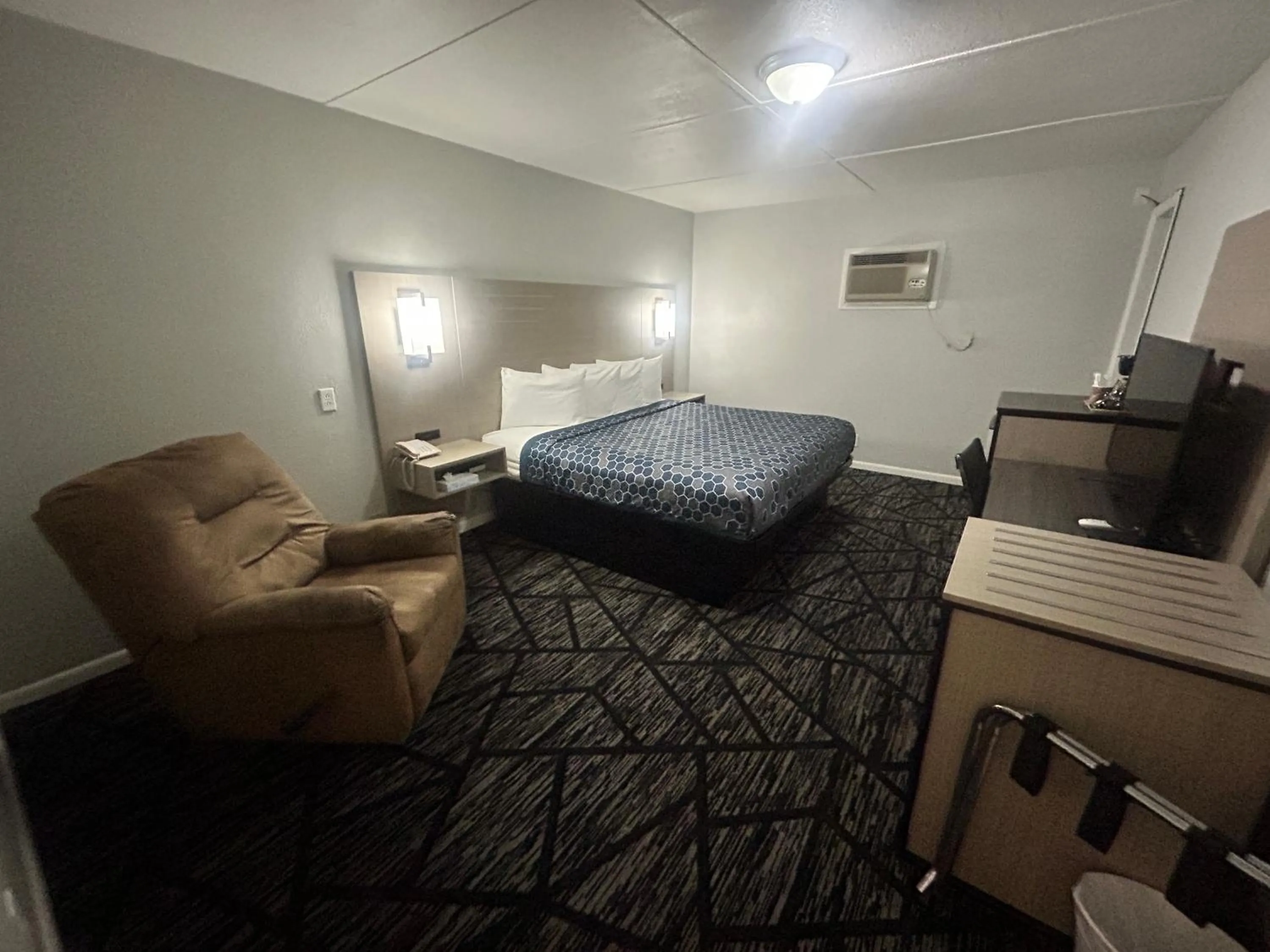 Bedroom, Bed in Budget Inn Oskaloosa US 63 Near Pella