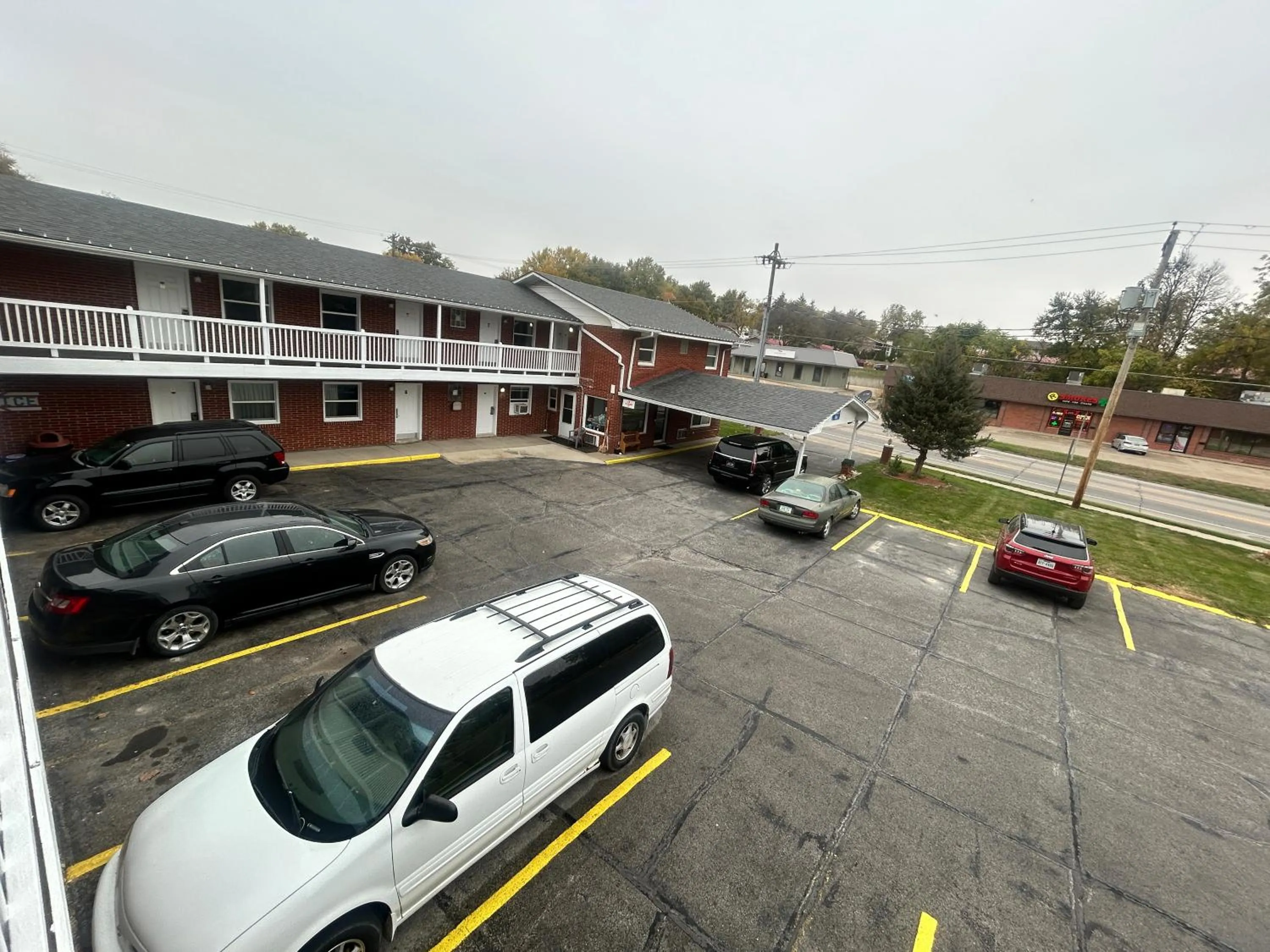 Parking in Budget Inn Oskaloosa US 63 Near Pella