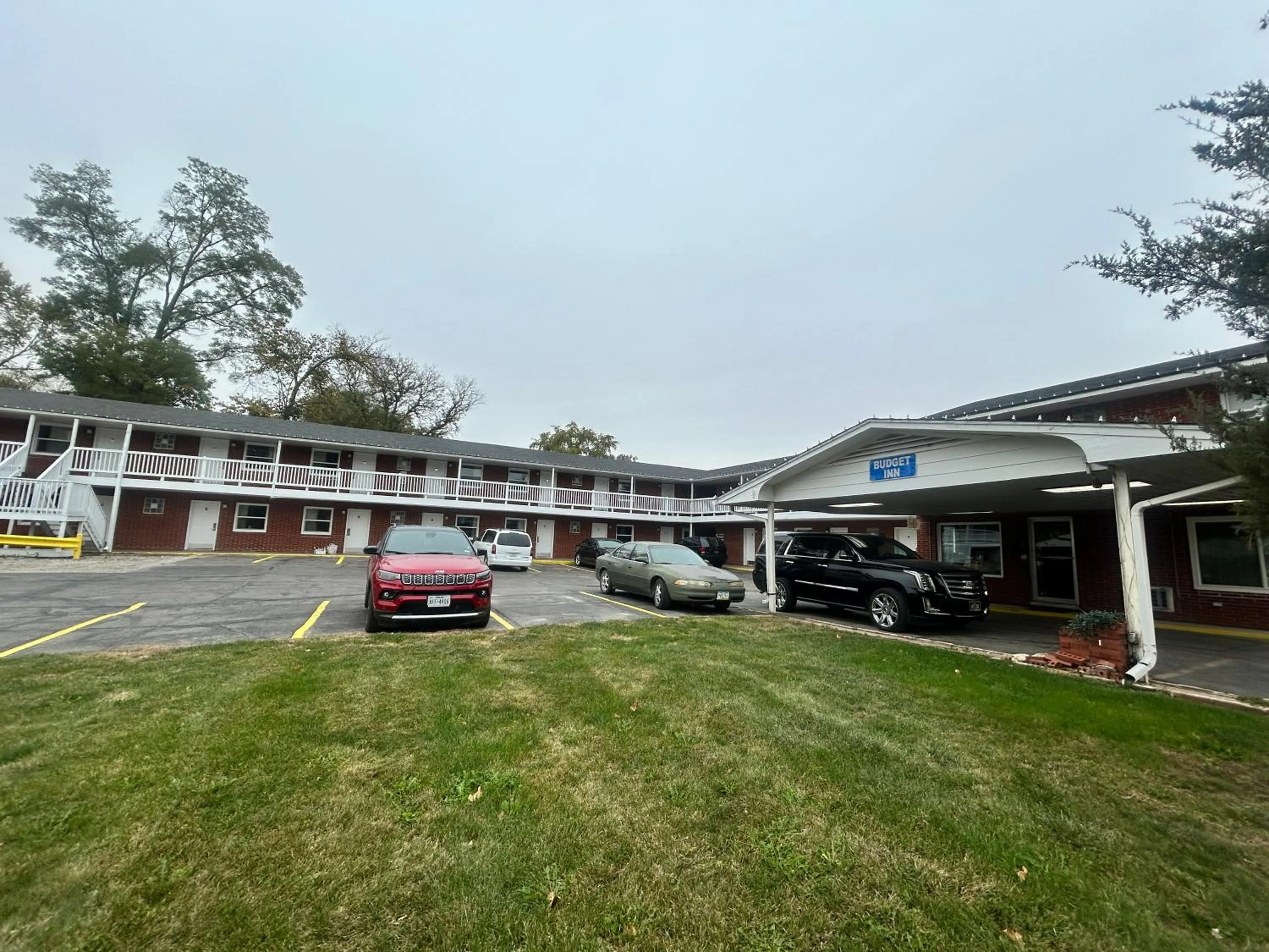 Parking in Budget Inn Oskaloosa US 63 Near Pella