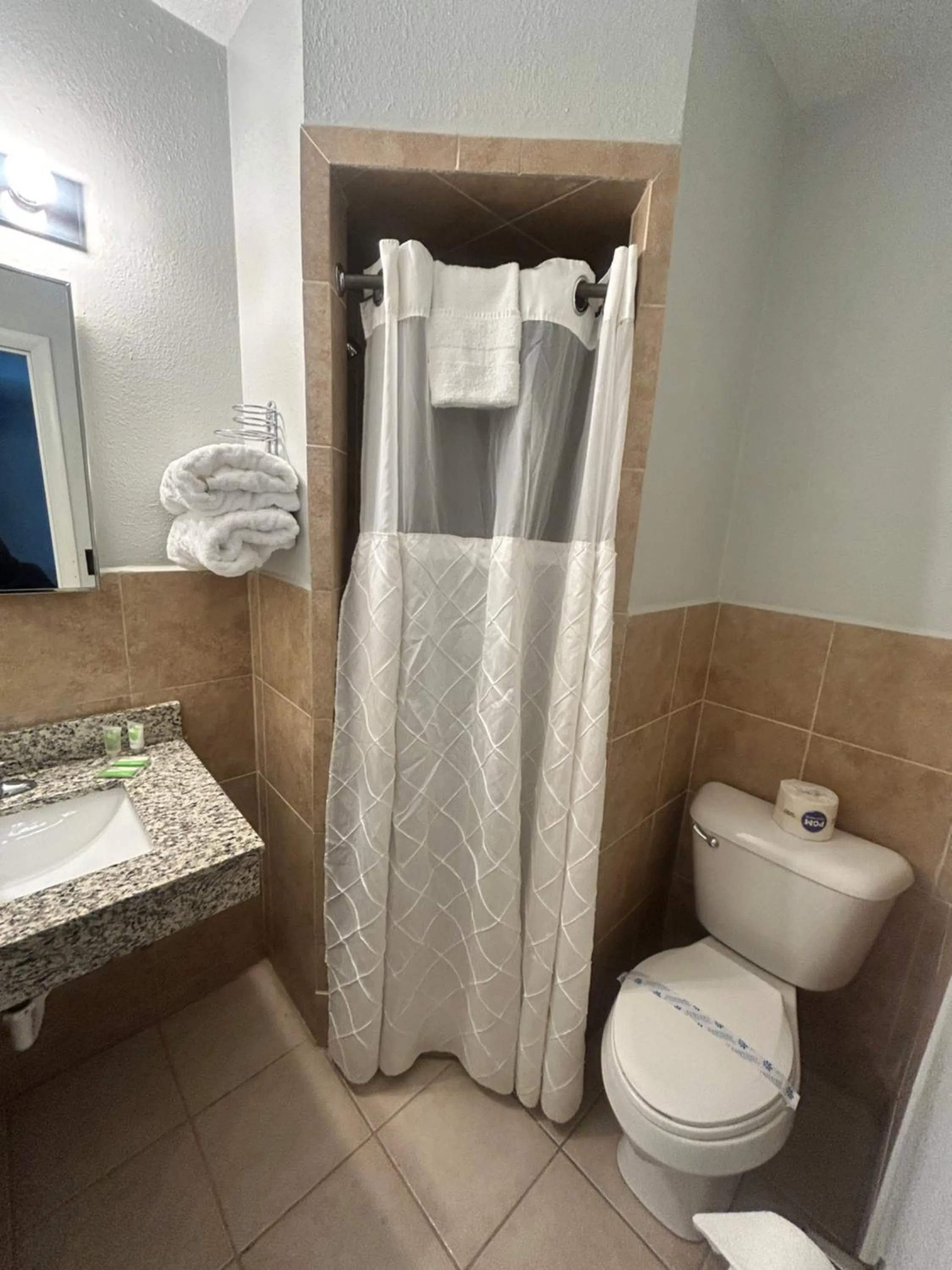 Bathroom in Budget Inn Oskaloosa US 63 Near Pella