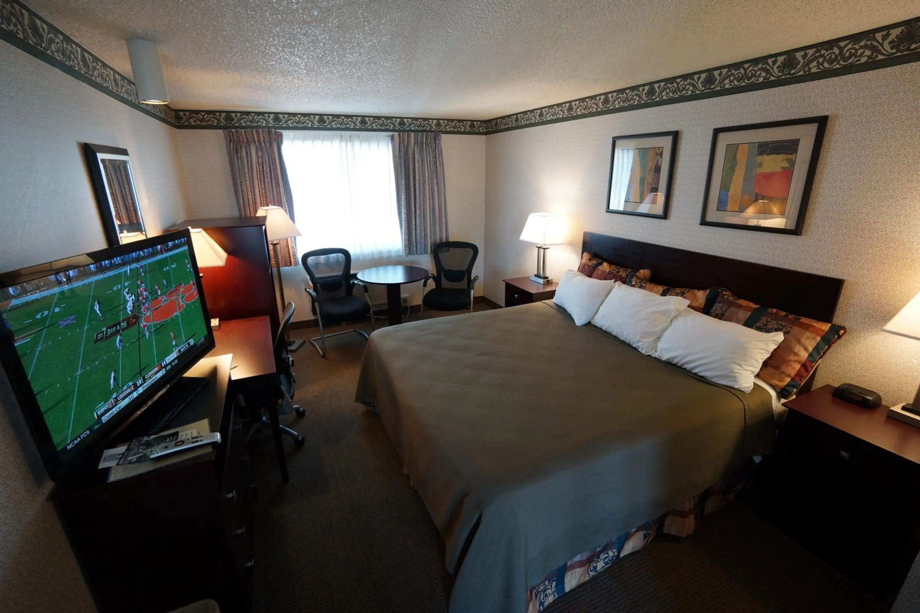 Day, Bed in Winnemucca Holiday Motel