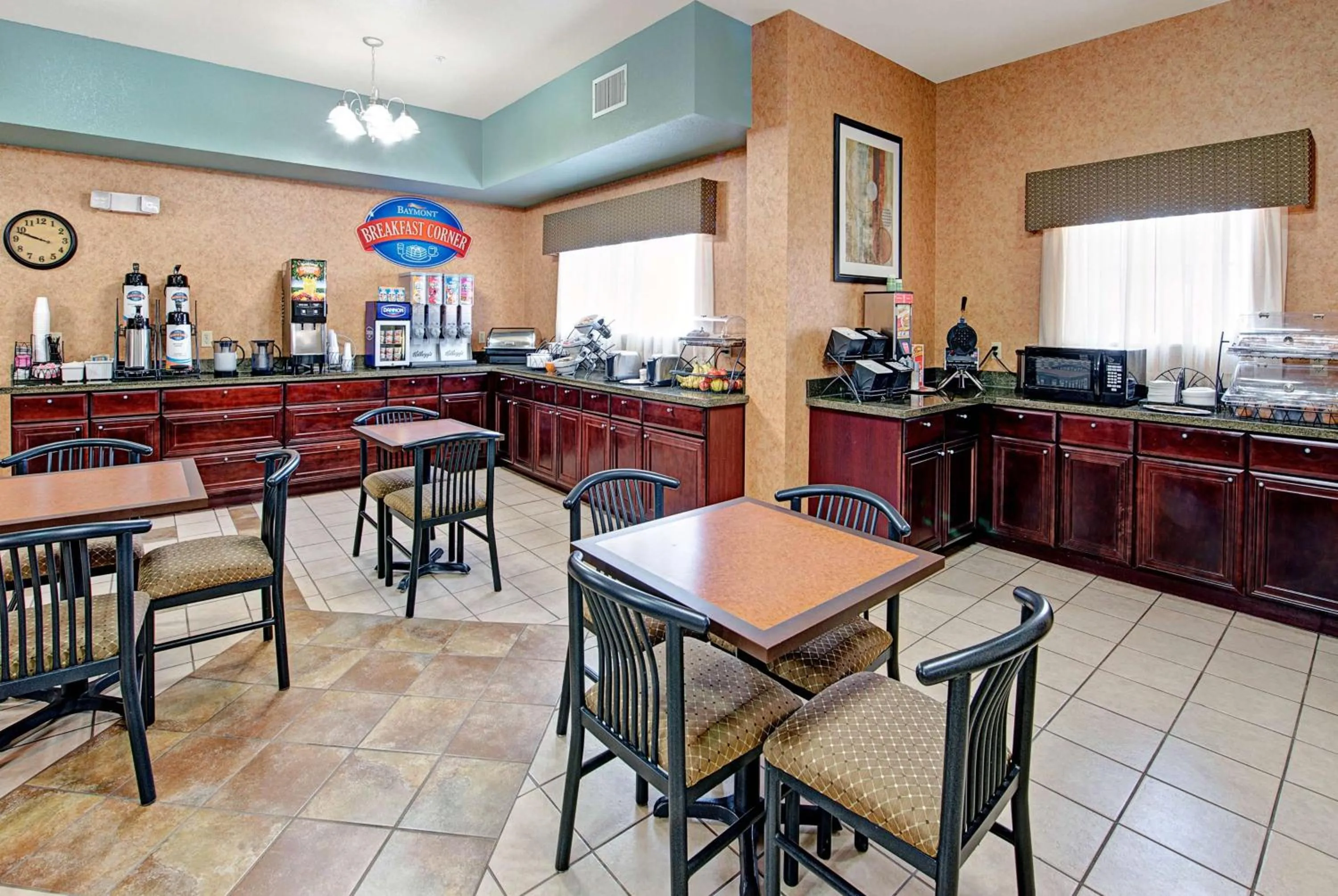 Restaurant/places to eat in Baymont by Wyndham Decatur