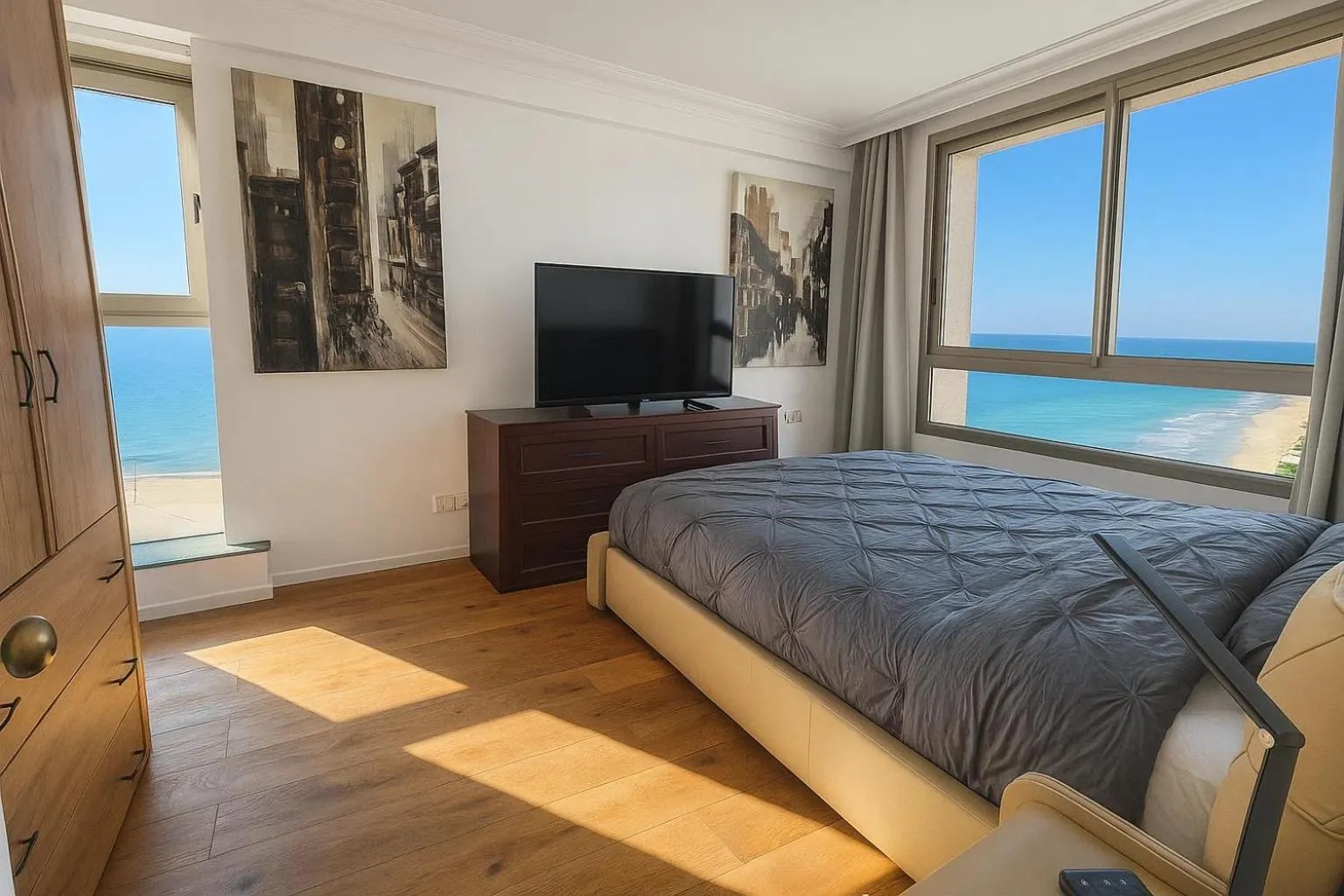 TV and multimedia, Bed in Luxurious Beach apartments