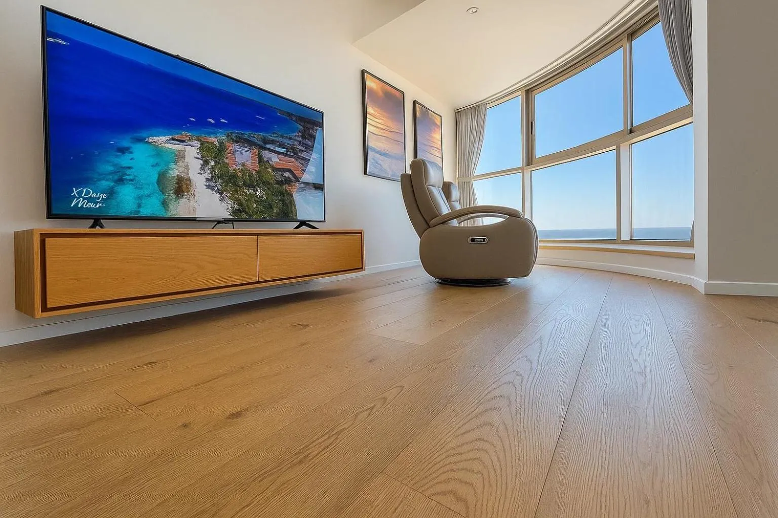Communal lounge/ TV room in Luxurious Beach apartments