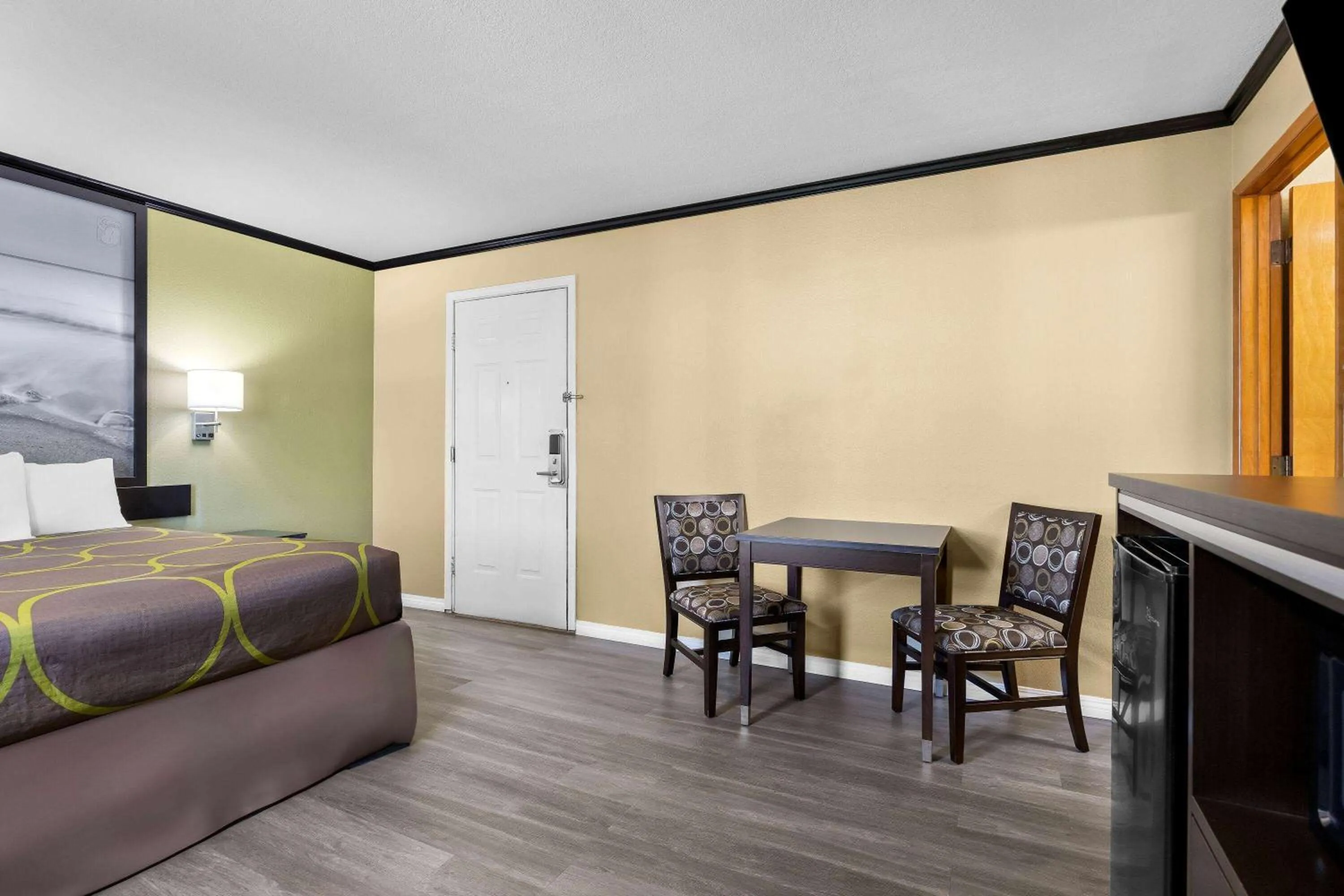 Bed in Super 8 by Wyndham Crescent City