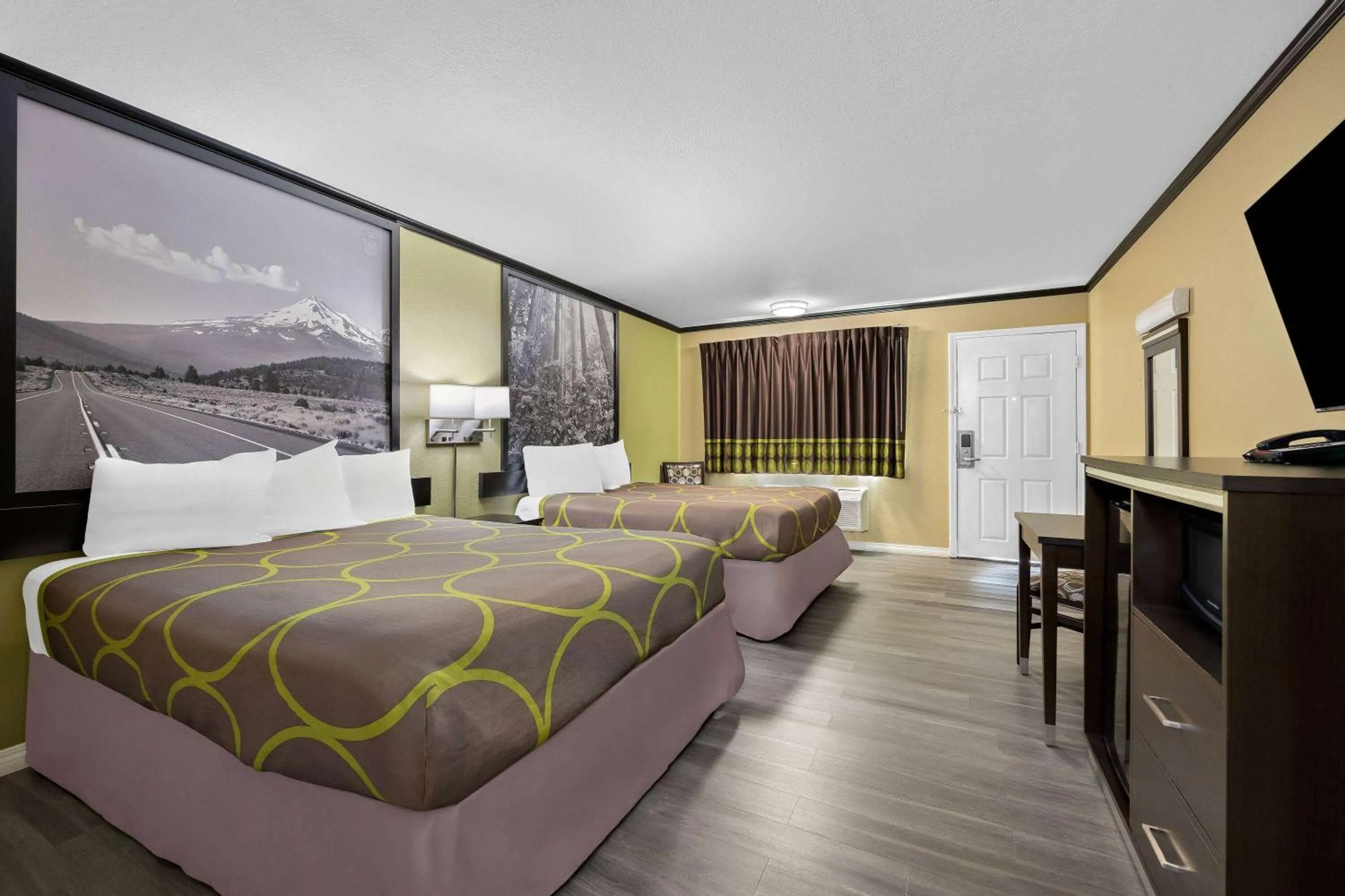 Bed in Super 8 by Wyndham Crescent City