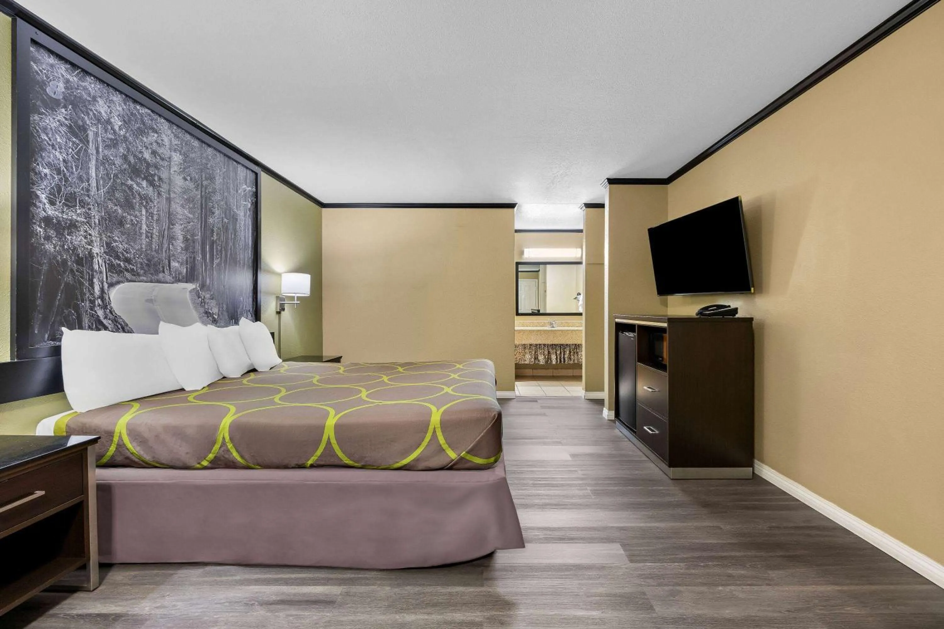 Bed in Super 8 by Wyndham Crescent City