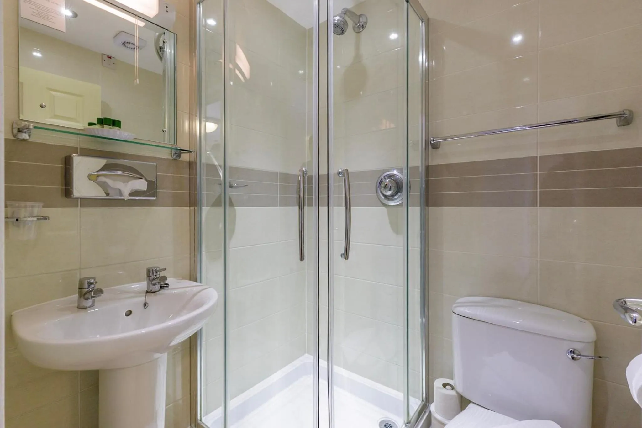 Shower in Swan Revived Hotel