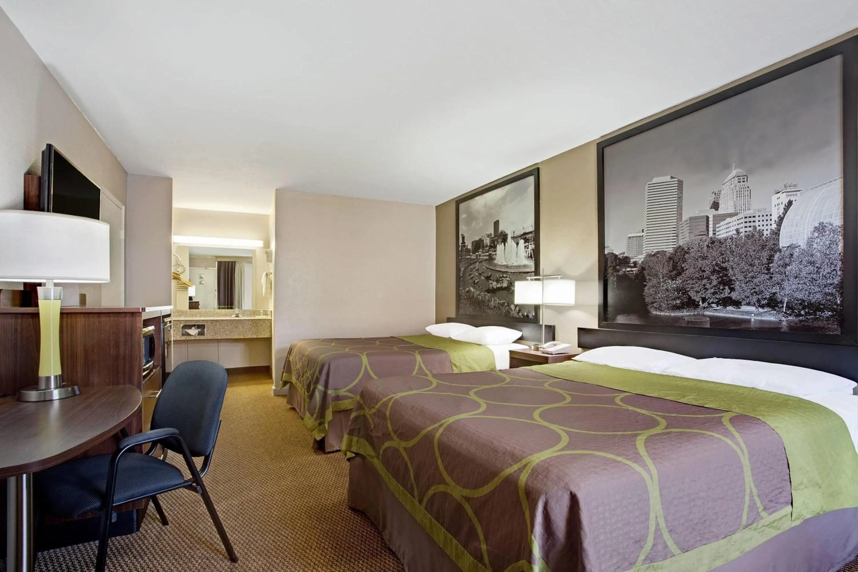 Photo of the whole room, Bed in Super 8 by Wyndham Oklahoma/Frontier City