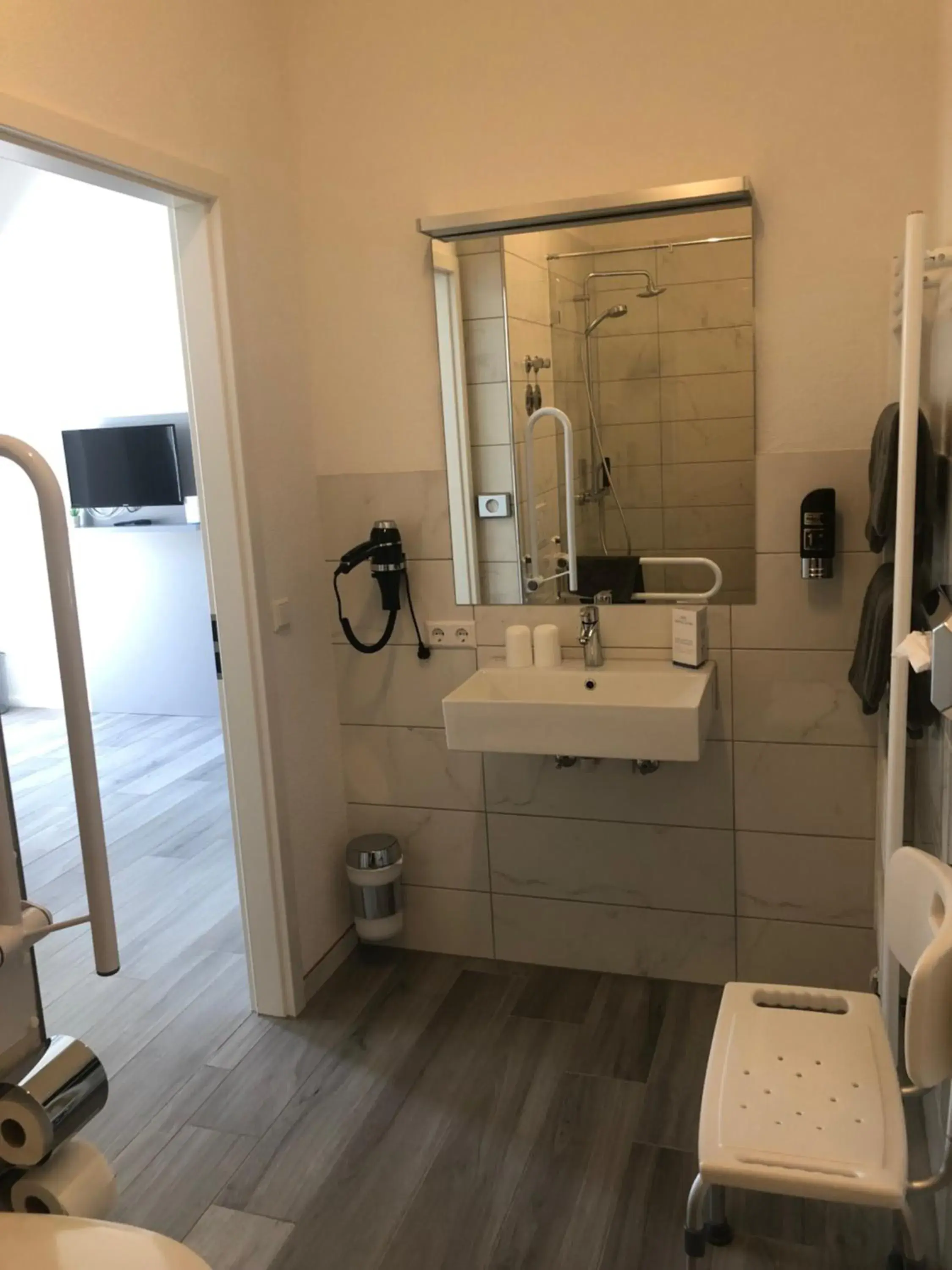 Double Room Ground Floor - single occupancy - Disability Access in Hotel Lumi Double Room Ground Floor - single occupancy - Disability Access in Hotel Lumi