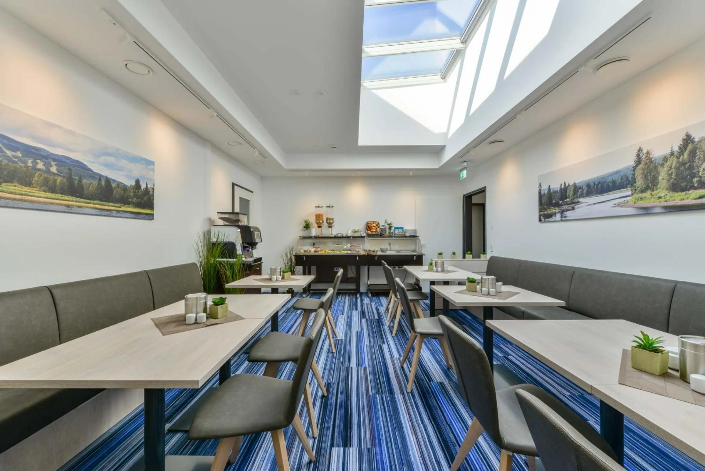 Restaurant/places to eat in Hotel Lumi