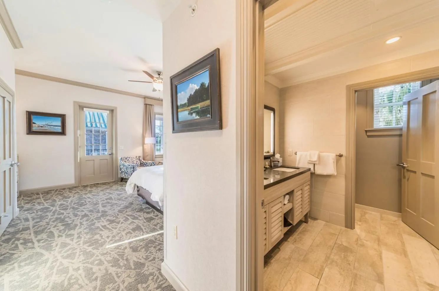 Bathroom, Bed in The Beaufort Inn