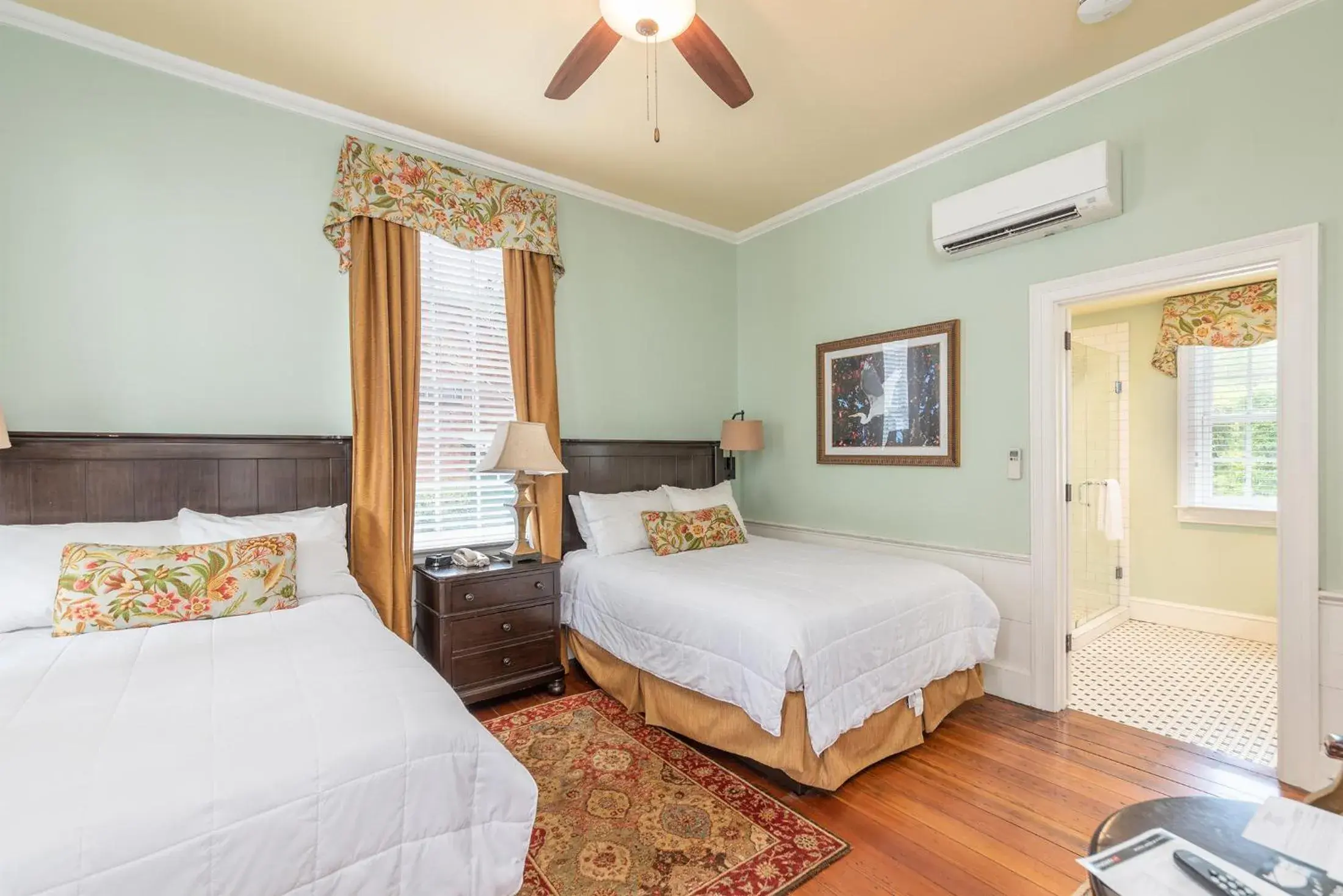 Double Room in The Beaufort Inn Double Room in The Beaufort Inn