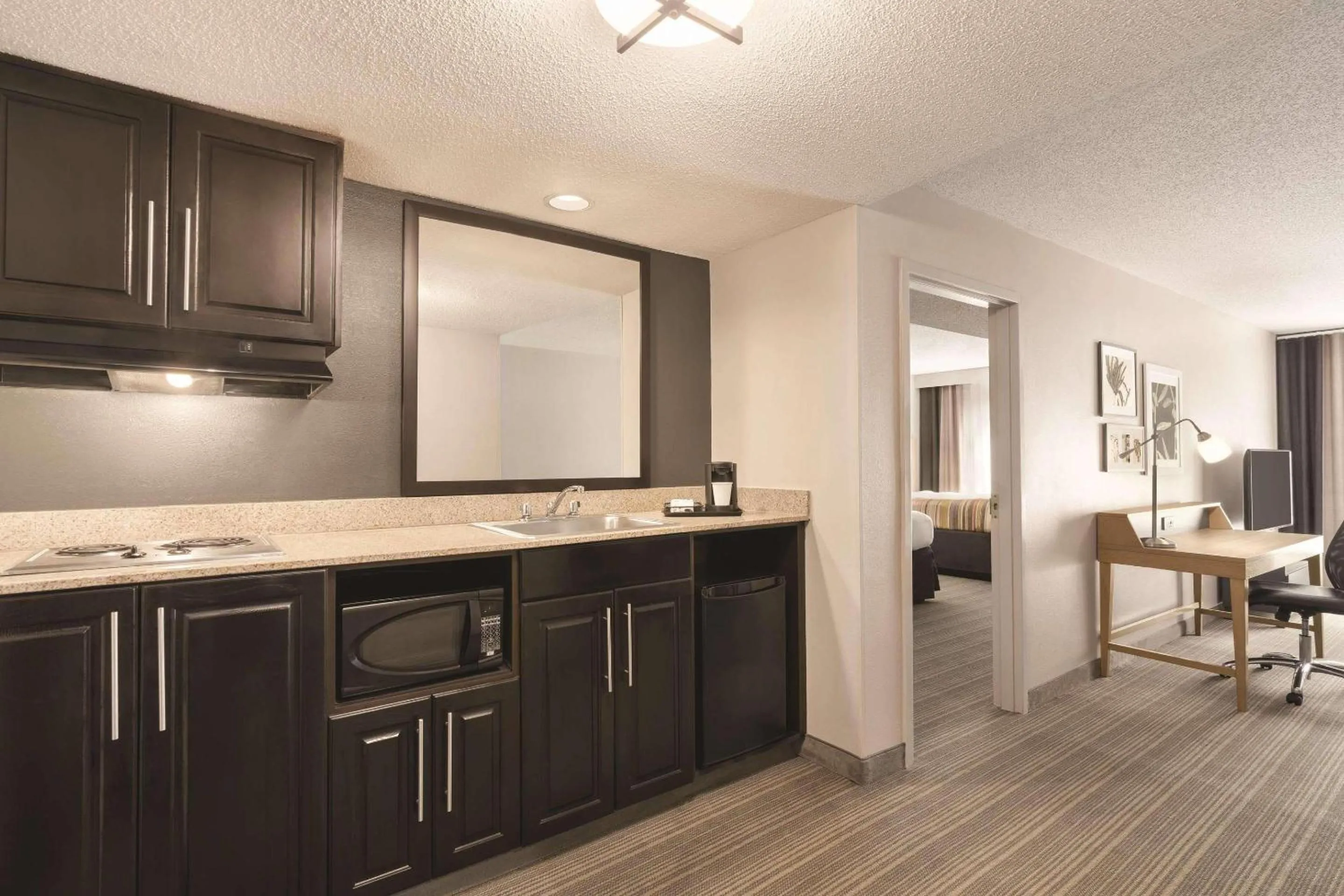 Bedroom in Country Inn & Suites by Radisson Raleigh-Durham Airport NC