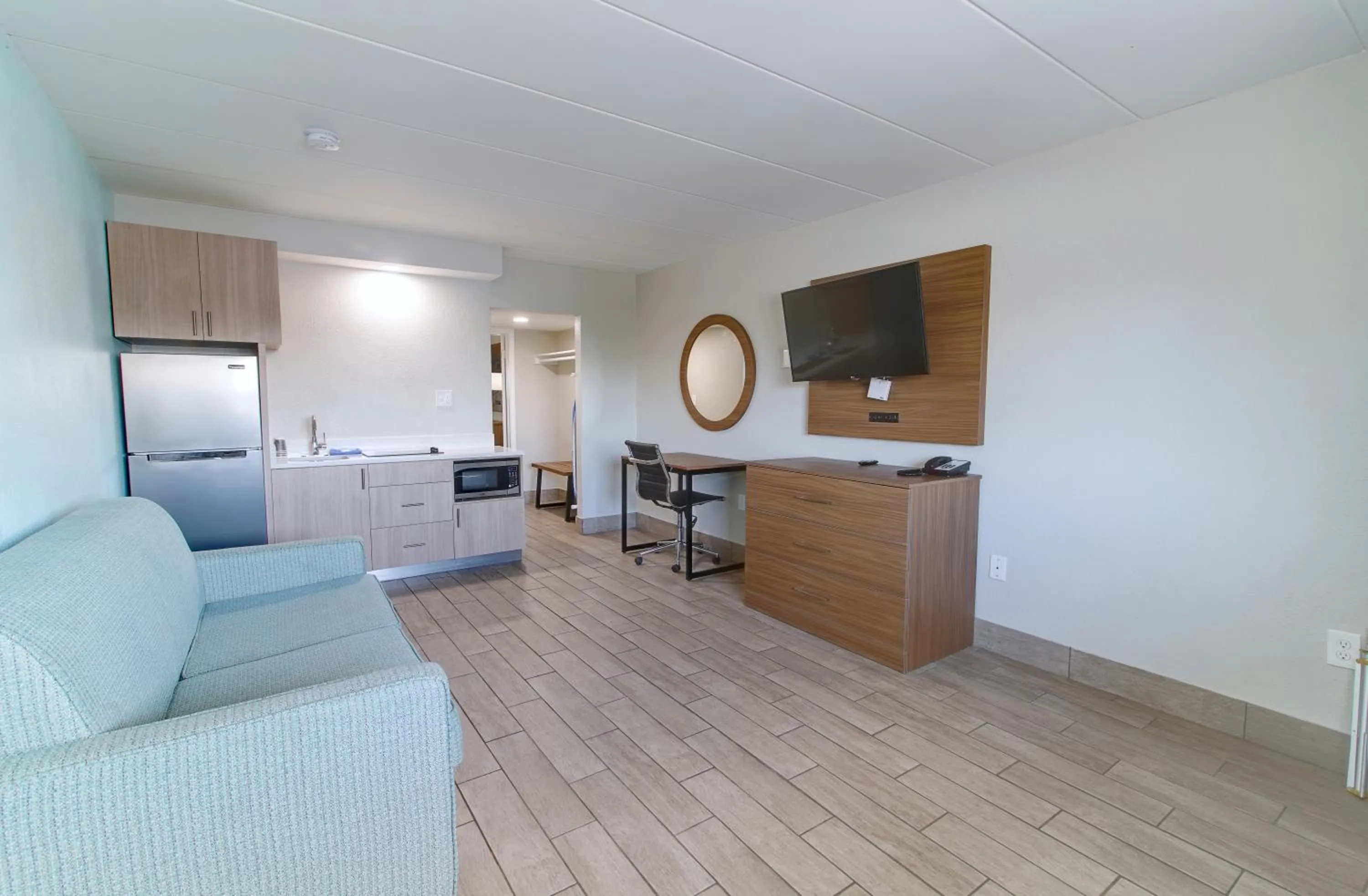 Kitchen or kitchenette in Seashire Inn & Suites