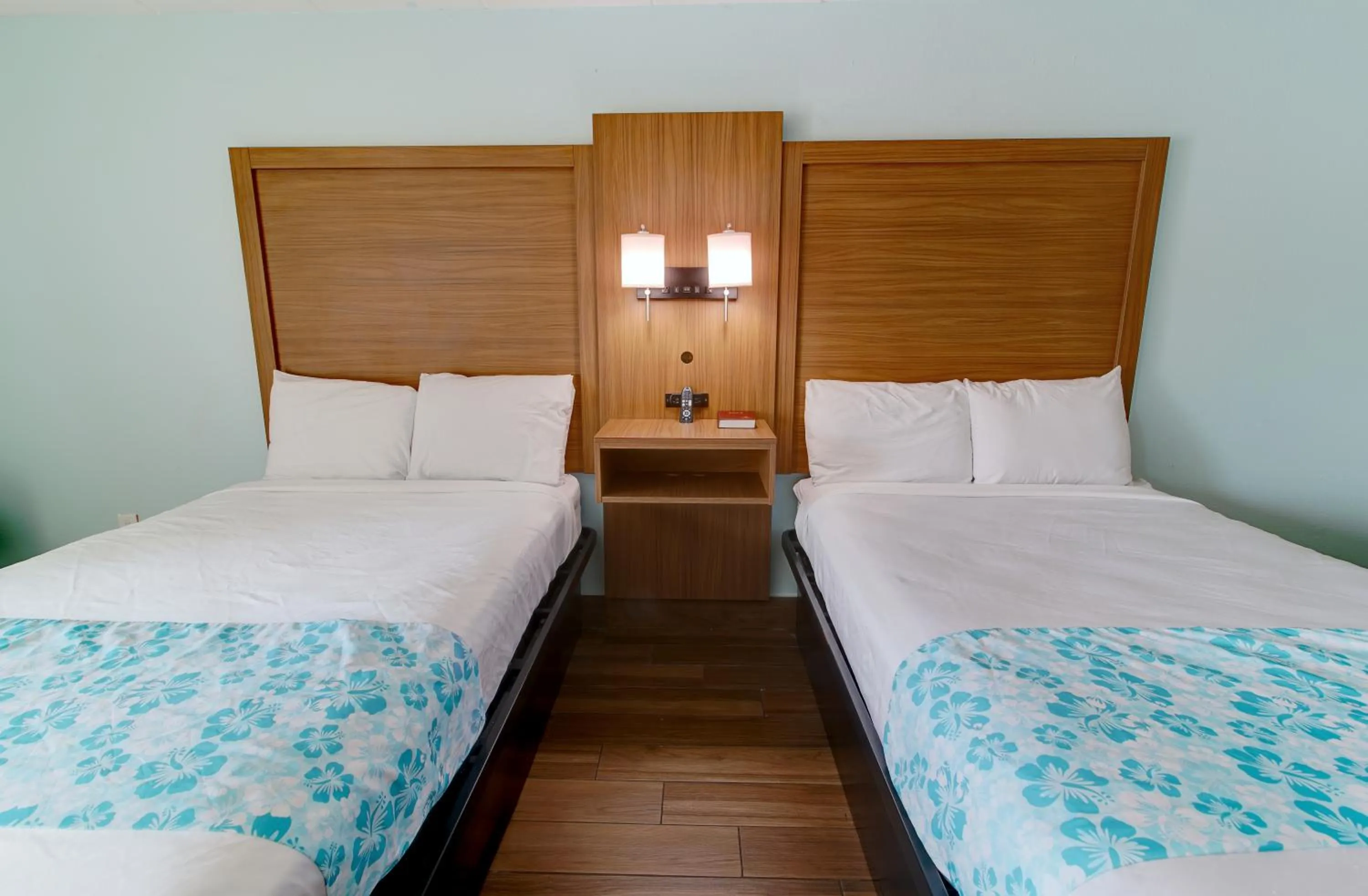 Bed in Seashire Inn & Suites