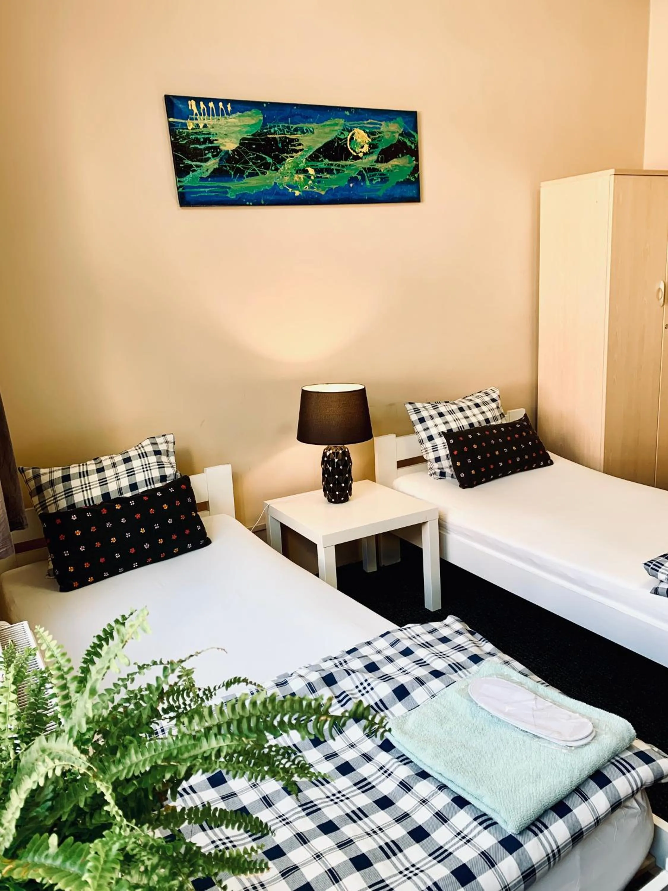 Deluxe Double Room (2 Adults + 1 Child) in Chilli Hostel