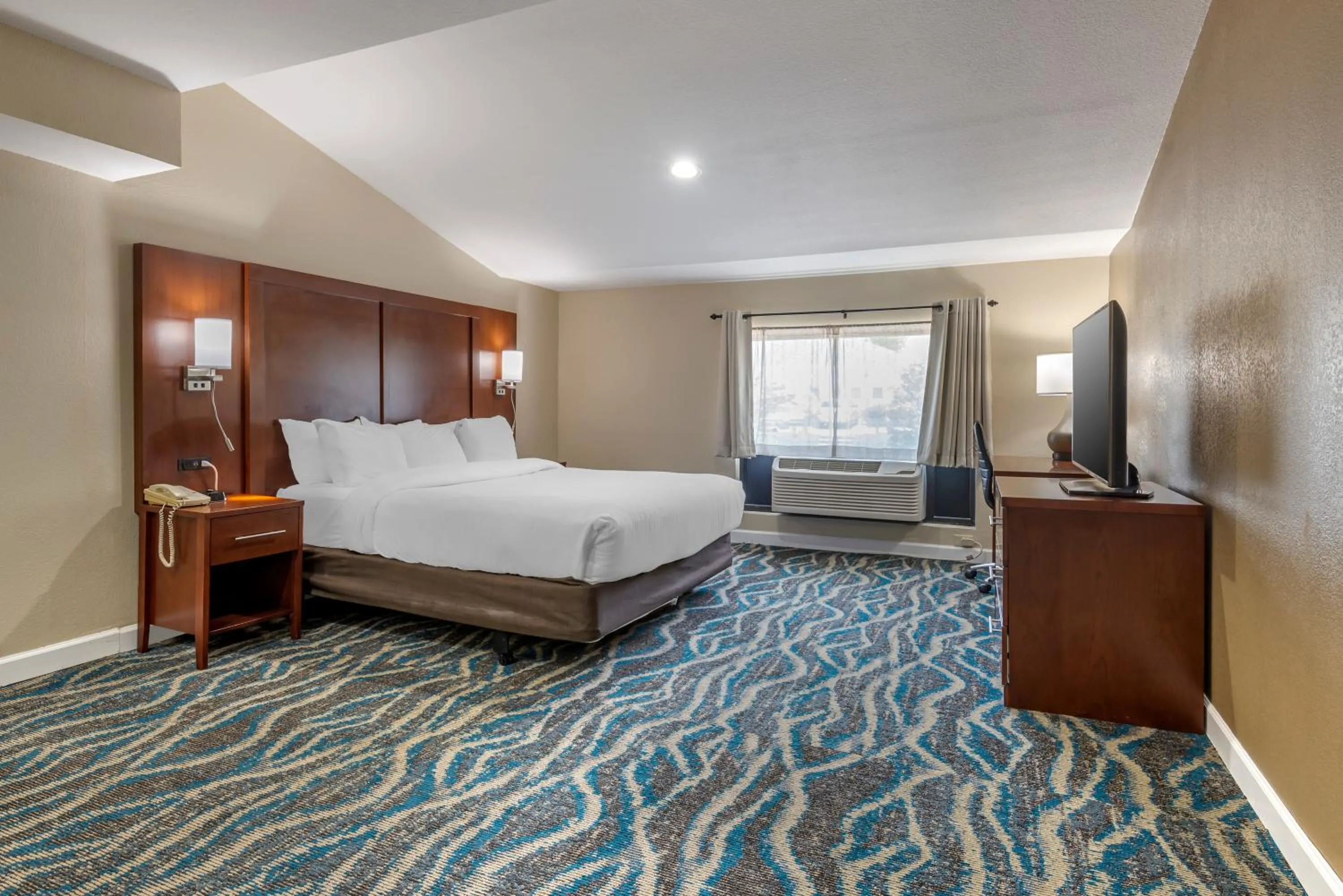 Bedroom, Bed in Comfort Inn Asheville East-Blue Ridge Pkwy Access